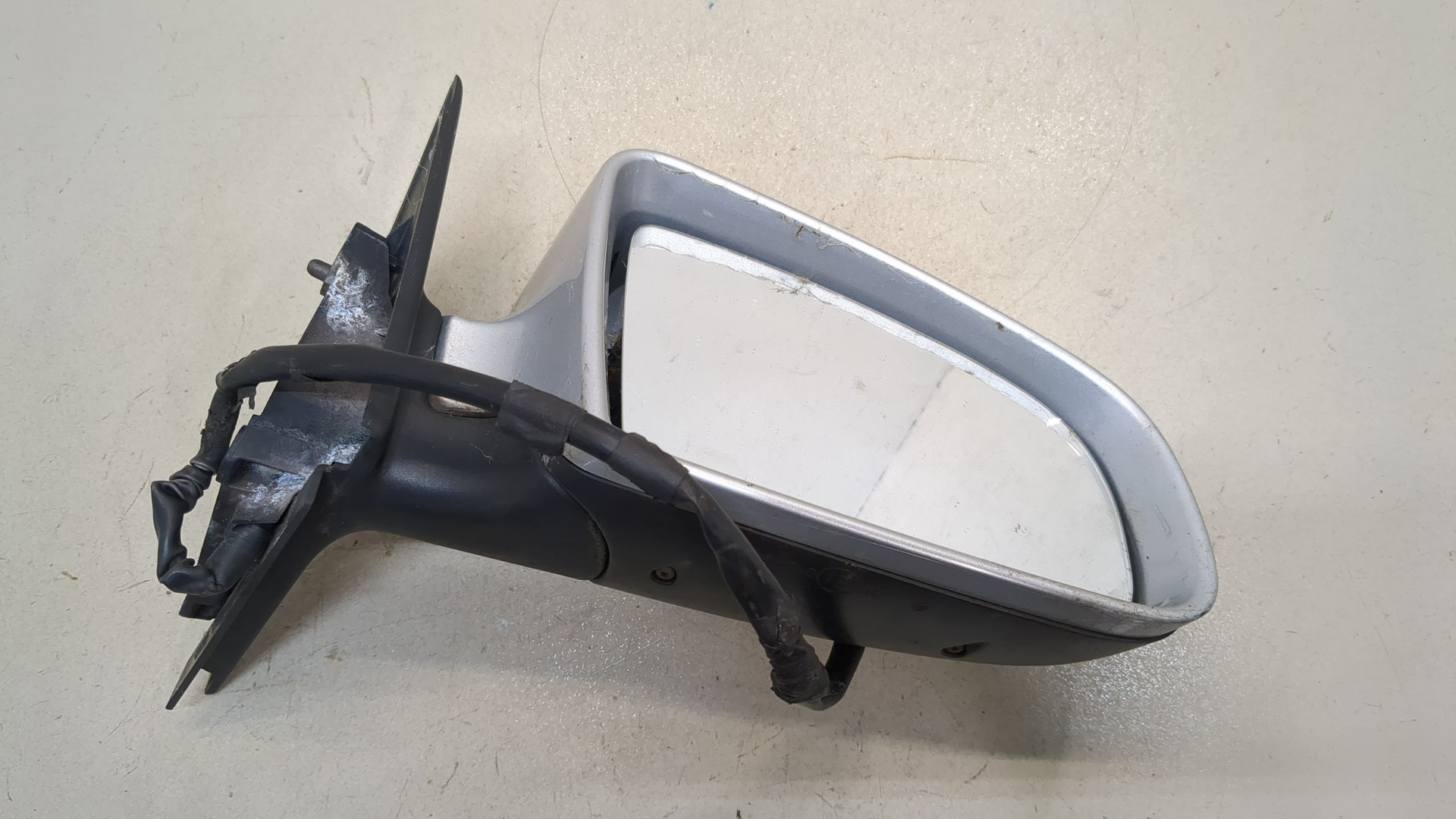 Зеркало правое электрическое