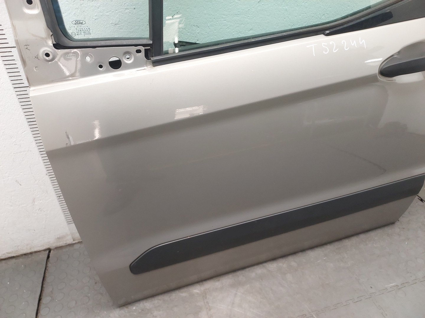 Дверь передняя левая