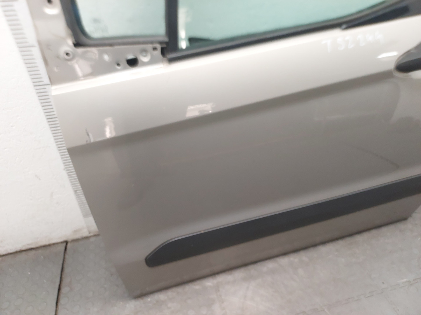 Дверь передняя левая