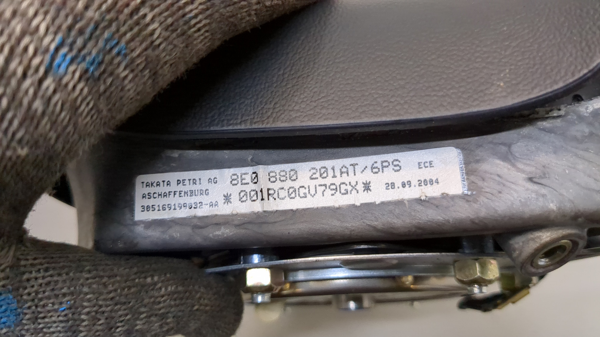 Подушка безопасности в рулевое колесо