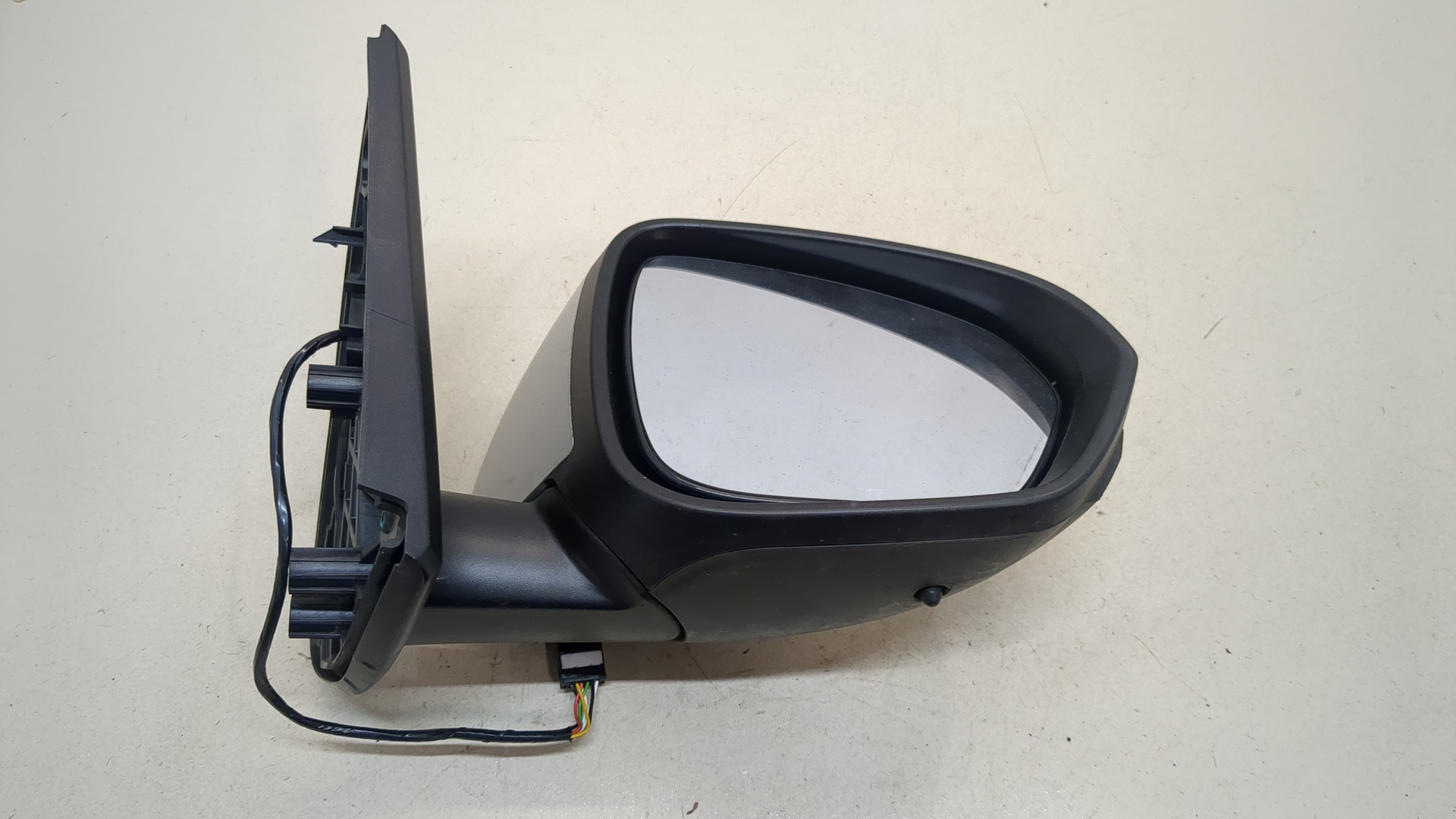 Зеркало правое электрическое