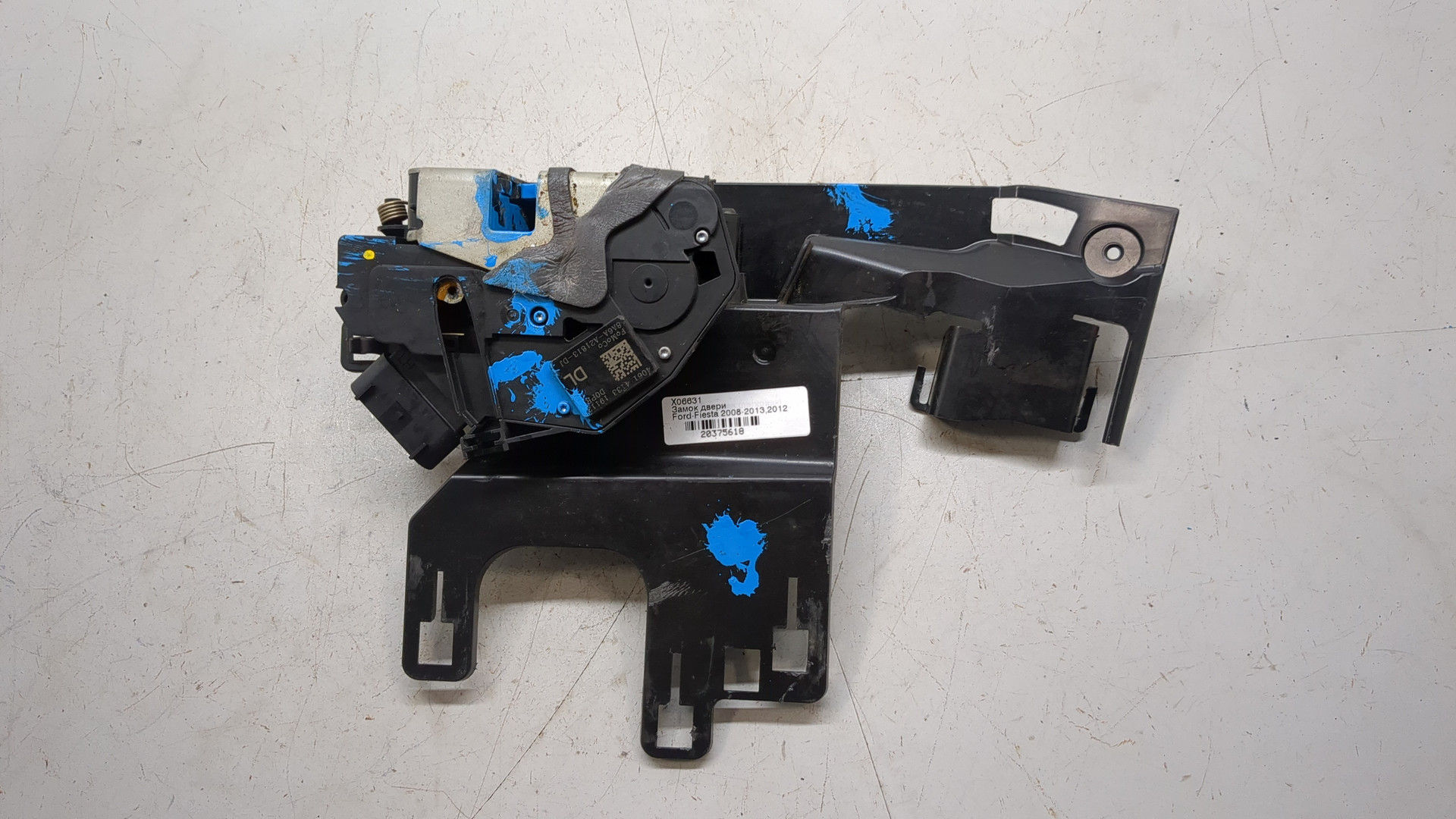 Замок двери передней левой