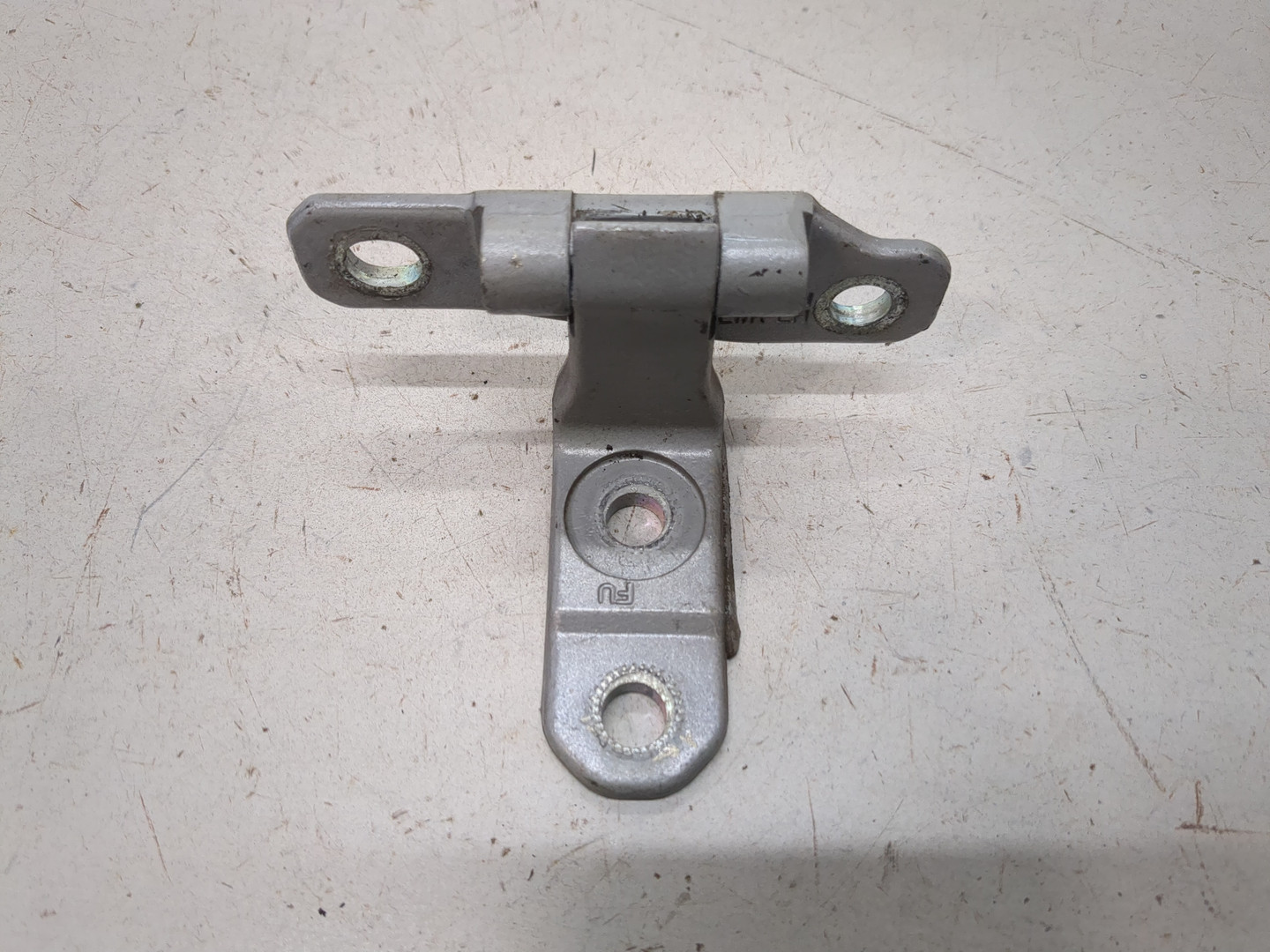 Петля двери