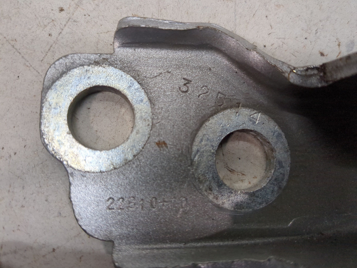 Петля двери