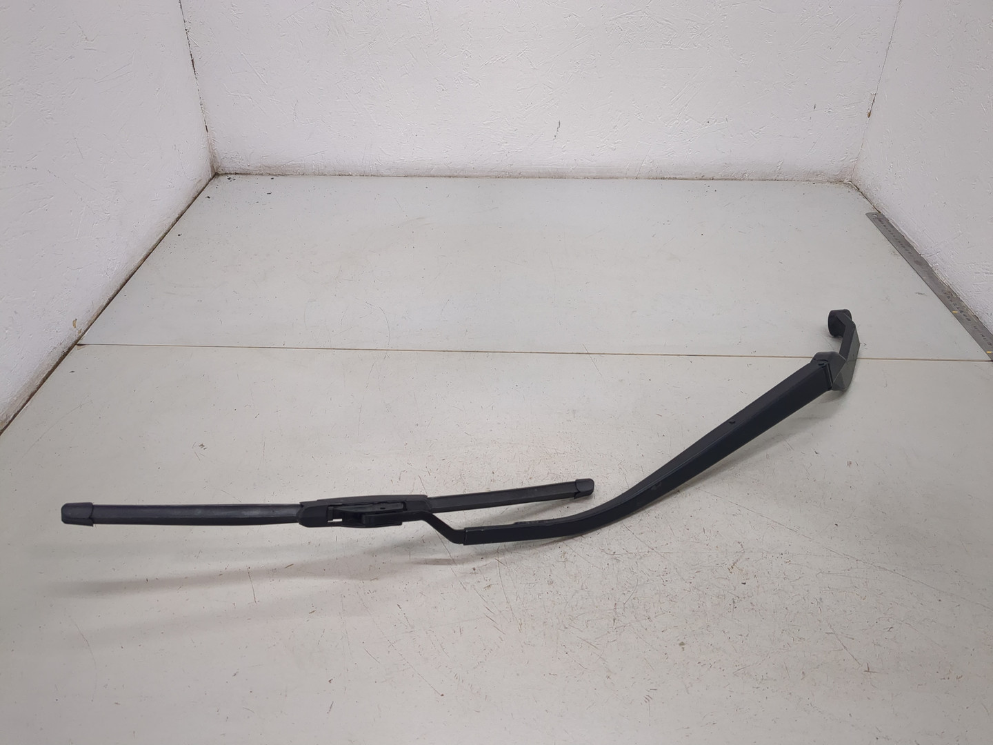 Поводок стеклоочистителя передний правый