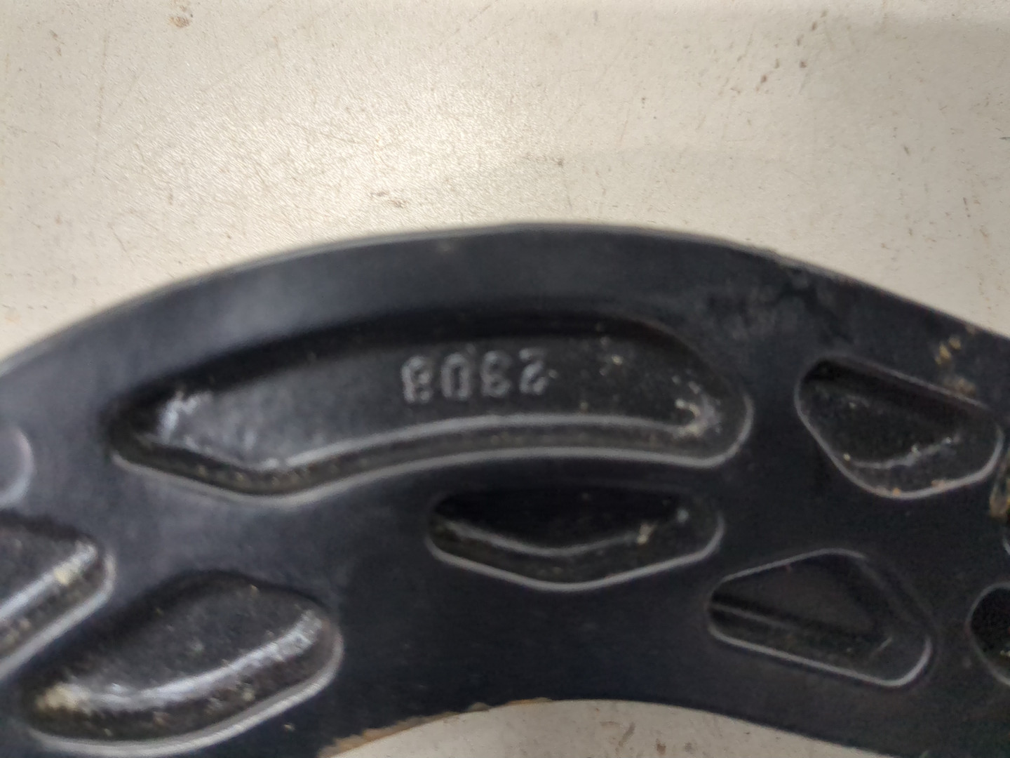 Поводок стеклоочистителя передний правый