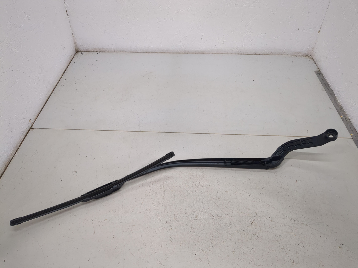 Поводок стеклоочистителя передний правый