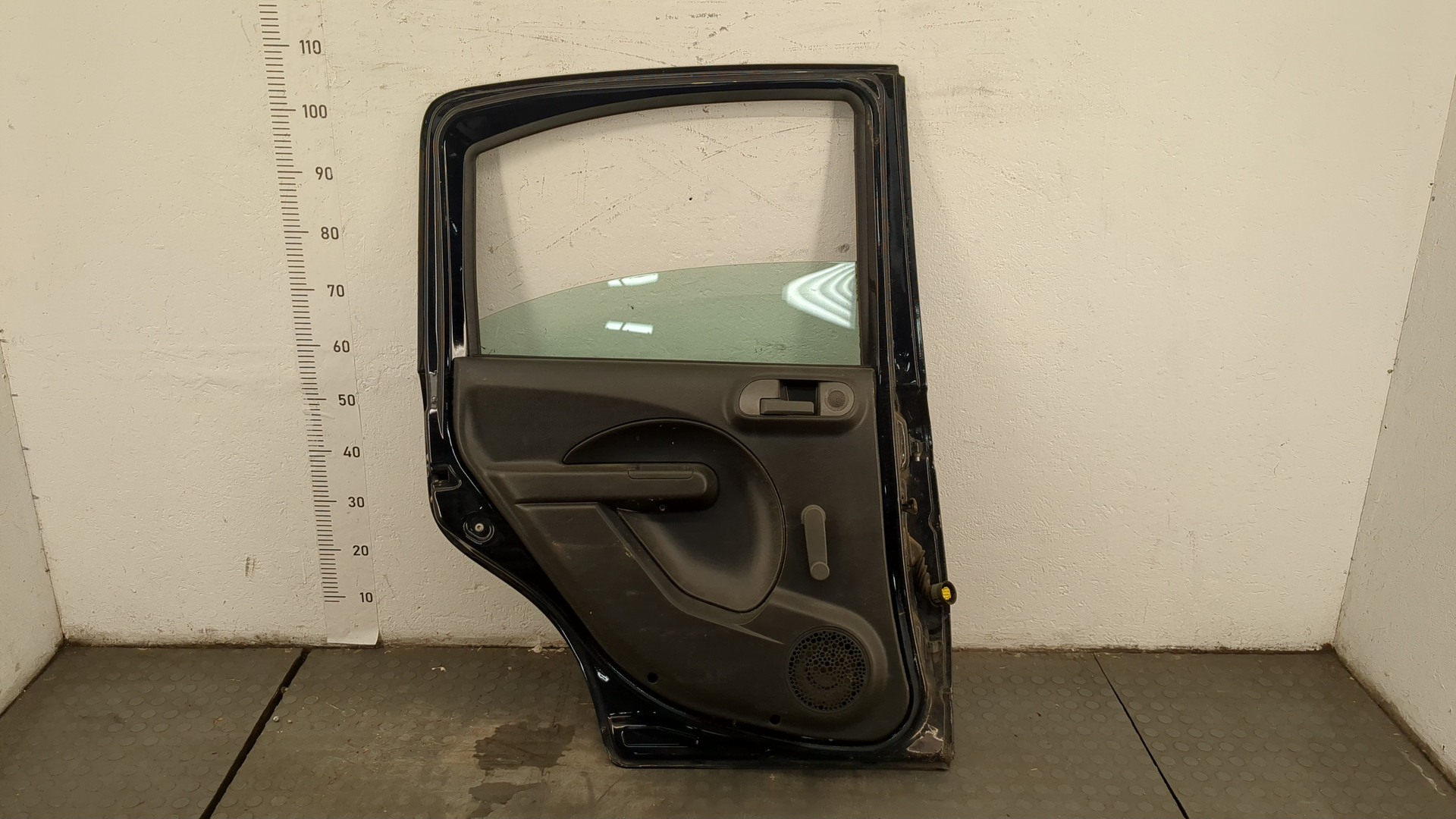 Дверь задняя левая
