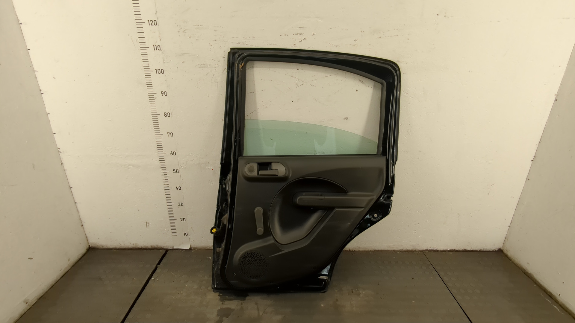 Дверь задняя правая