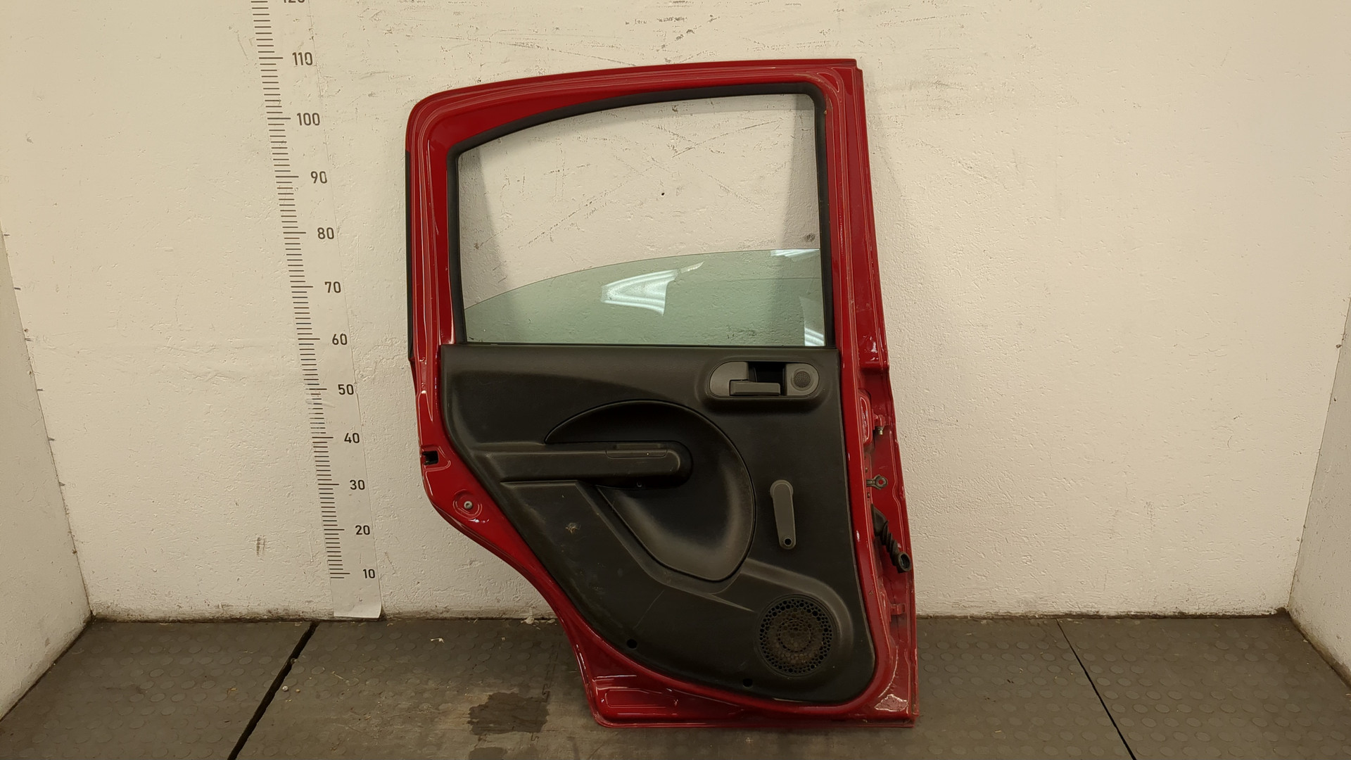 Дверь задняя левая