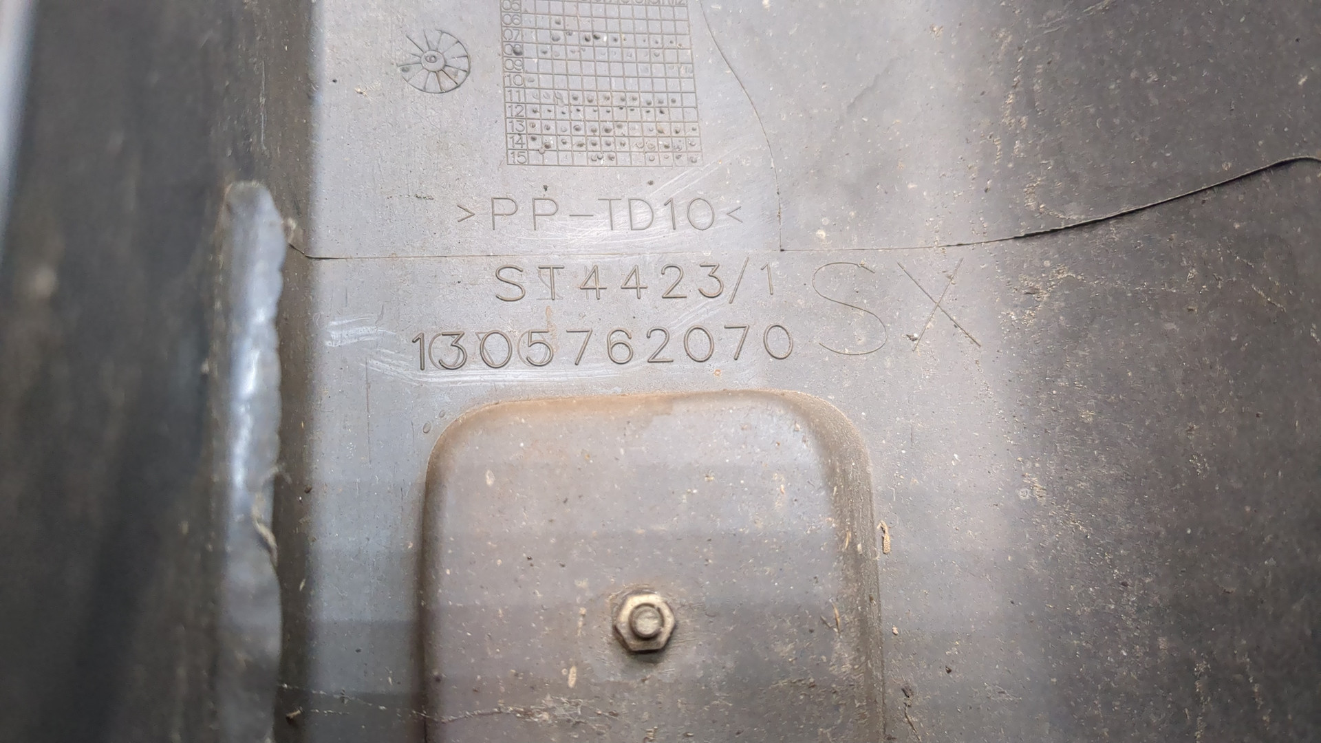 Накладка переднего бампера