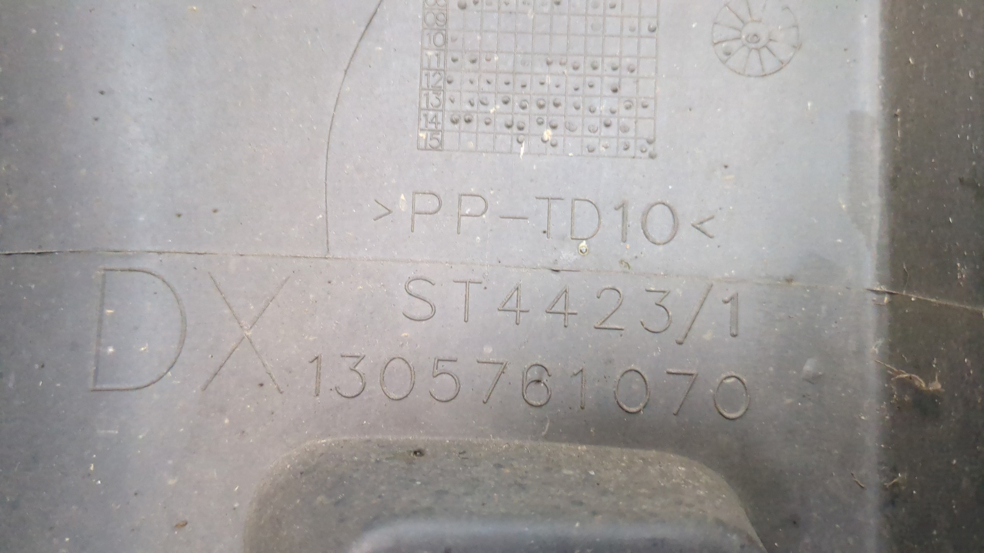 Накладка переднего бампера