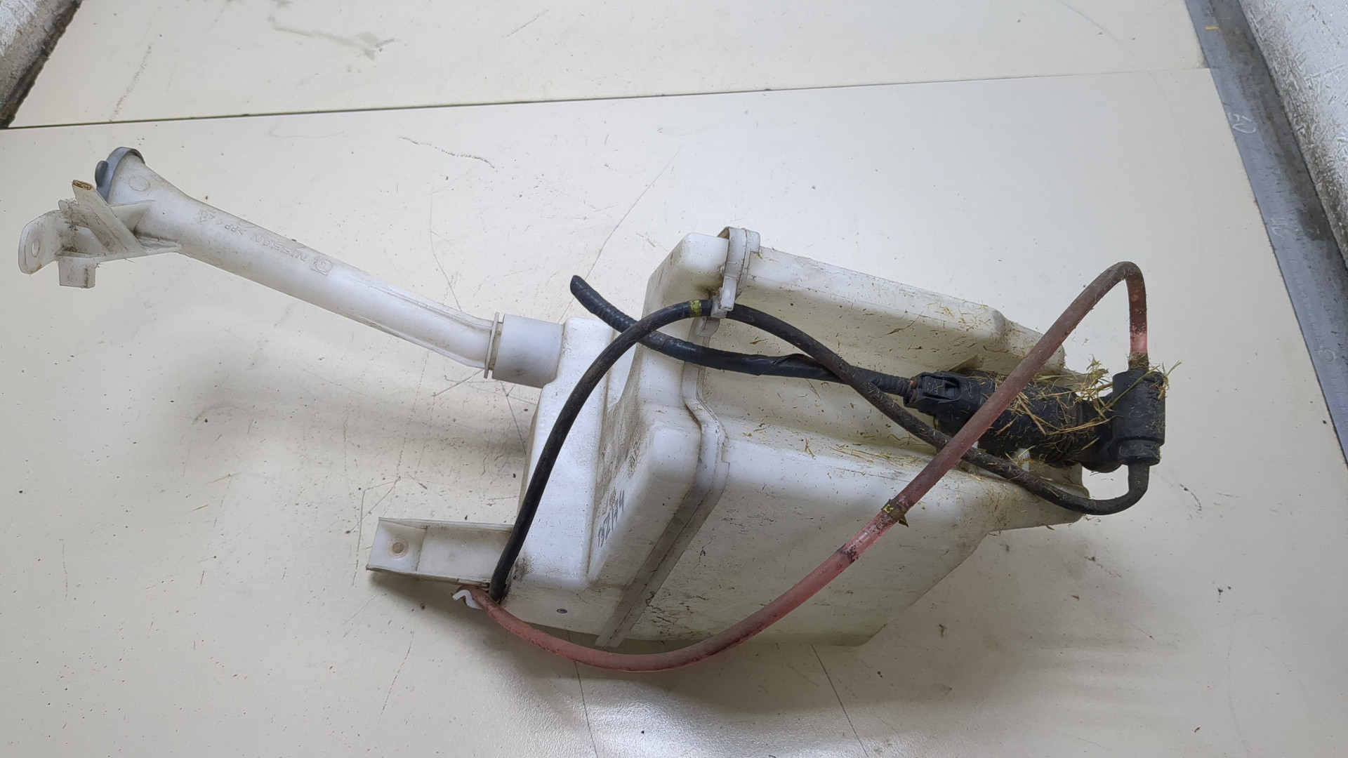 Бачок омывателя лобового стекла