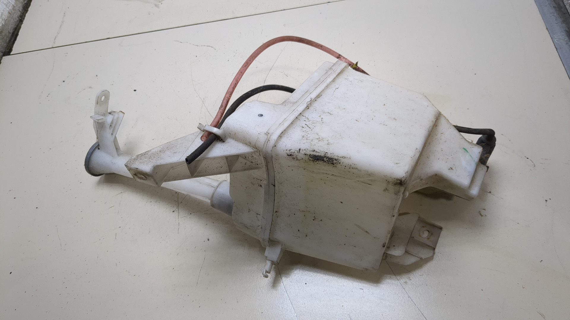 Бачок омывателя лобового стекла