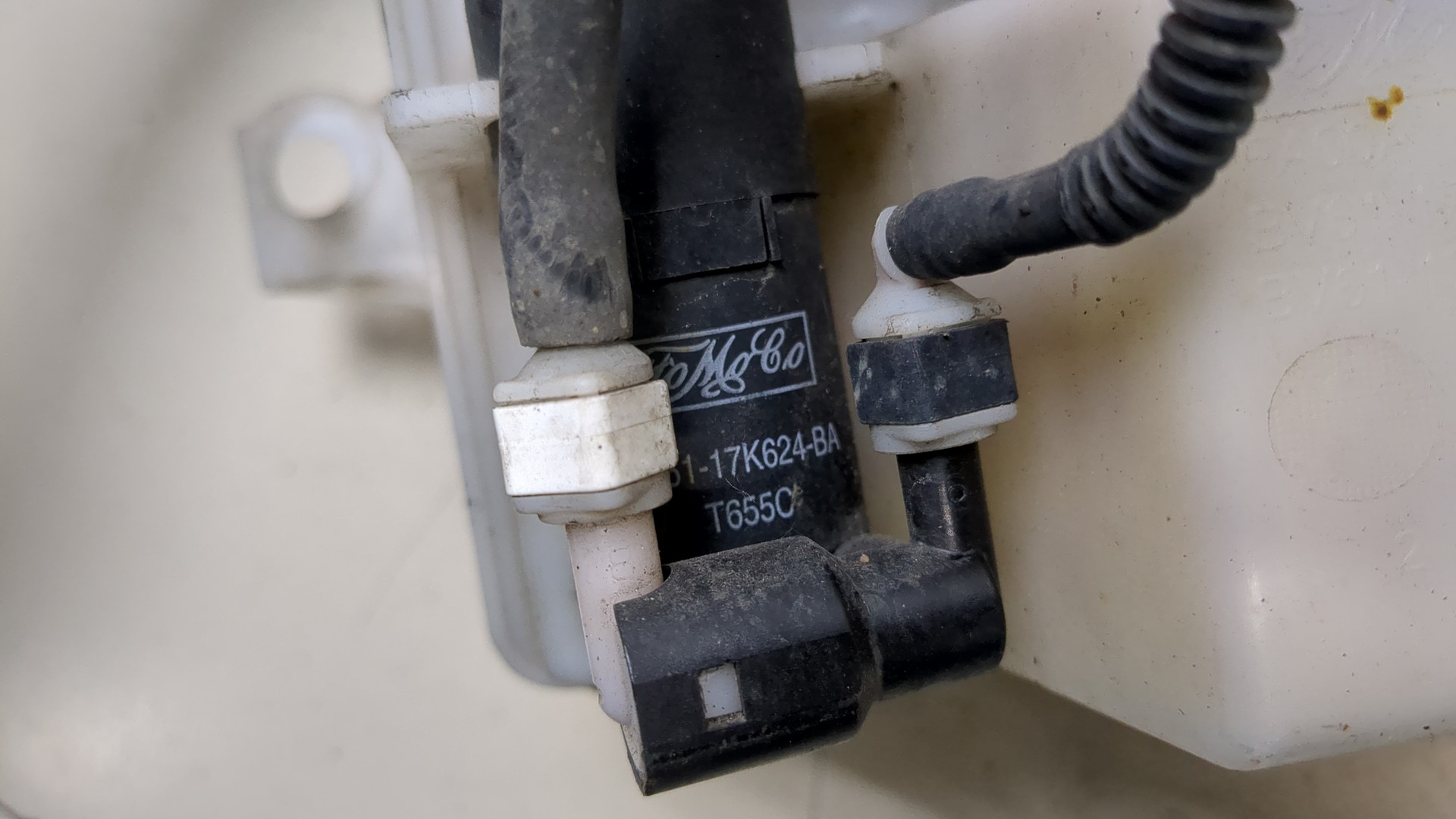 Бачок омывателя лобового стекла