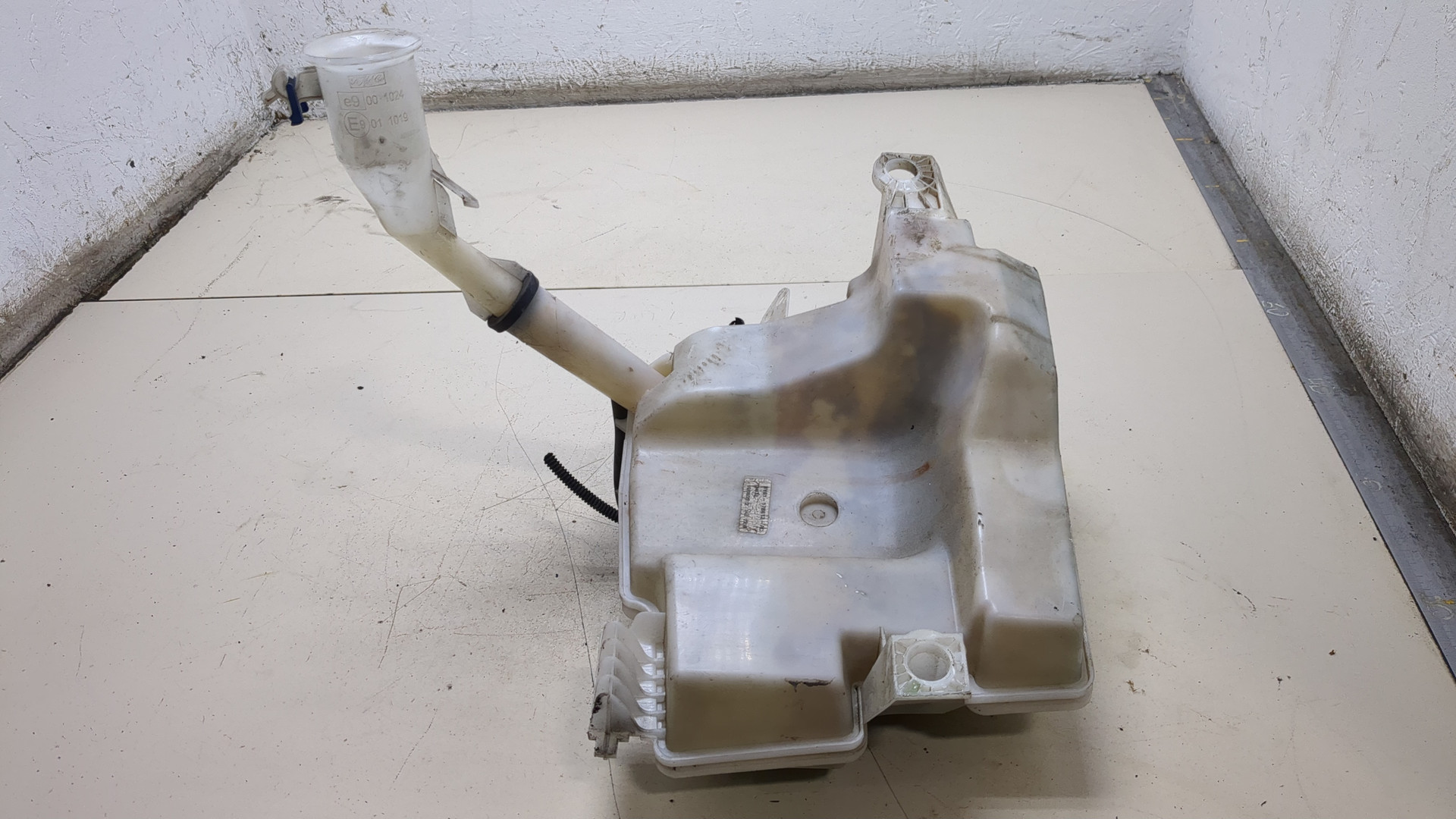 Бачок омывателя лобового стекла