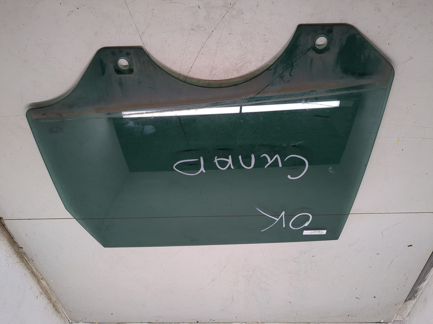 Стекло двери задней левой