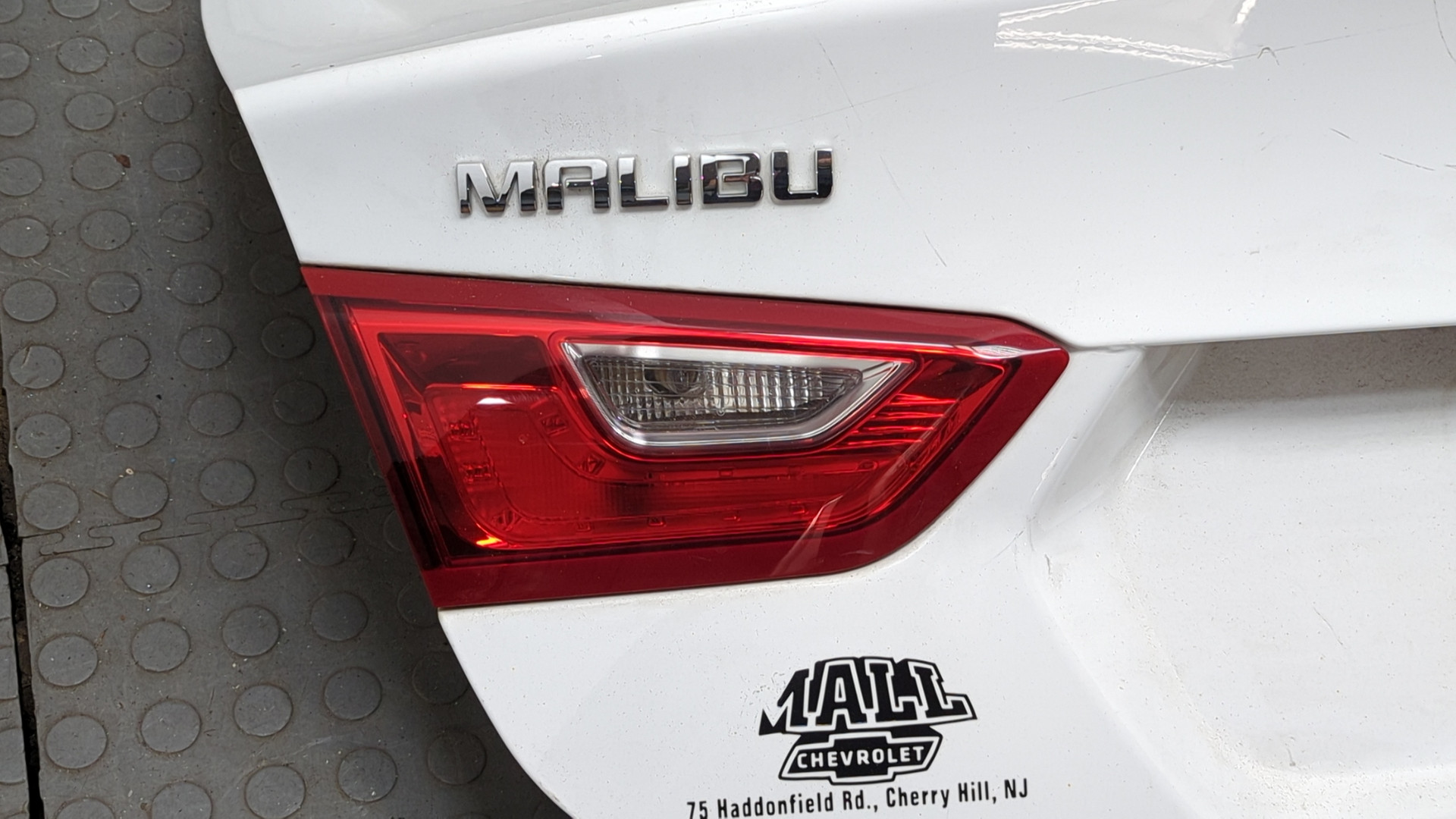 Дверь багажника