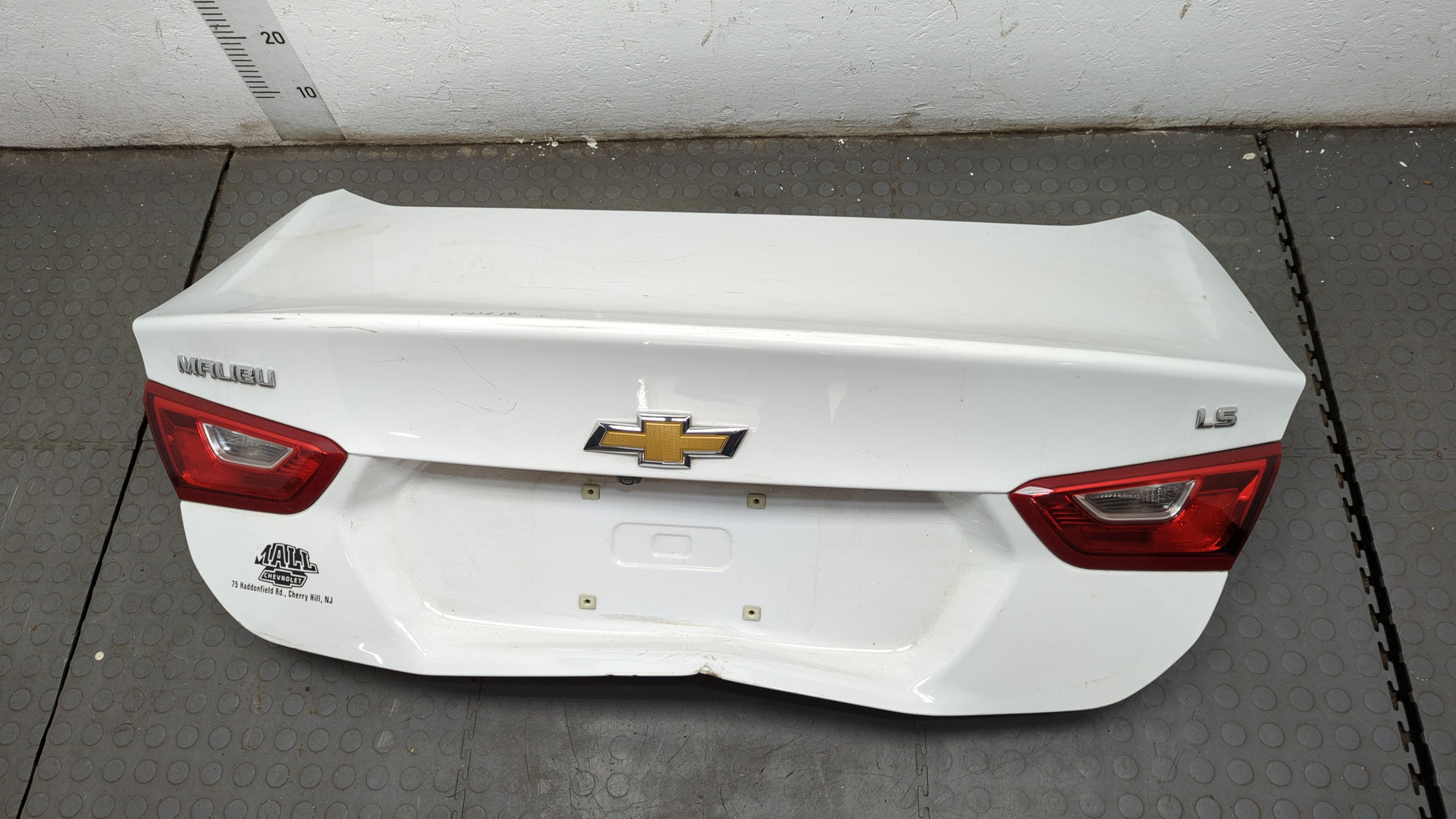 Дверь багажника