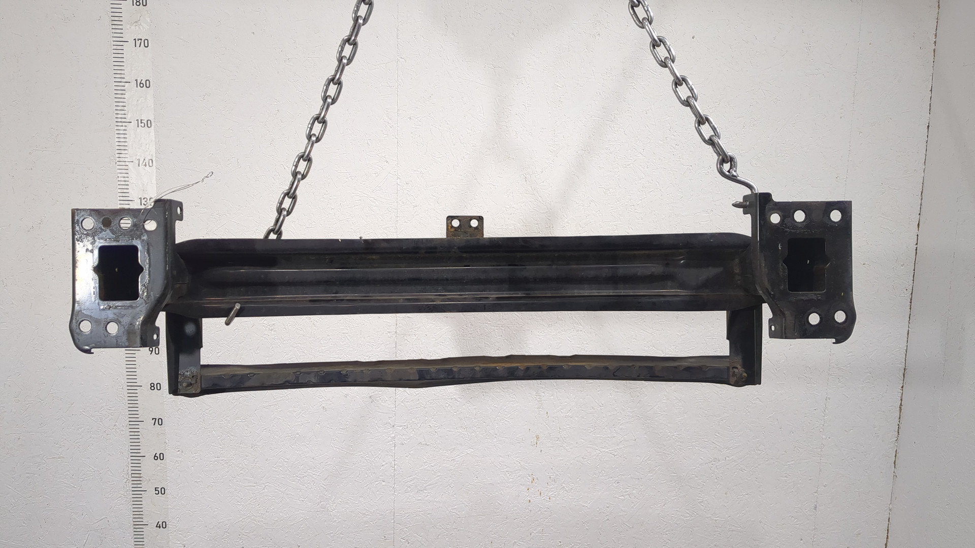 Усилитель переднего бампера