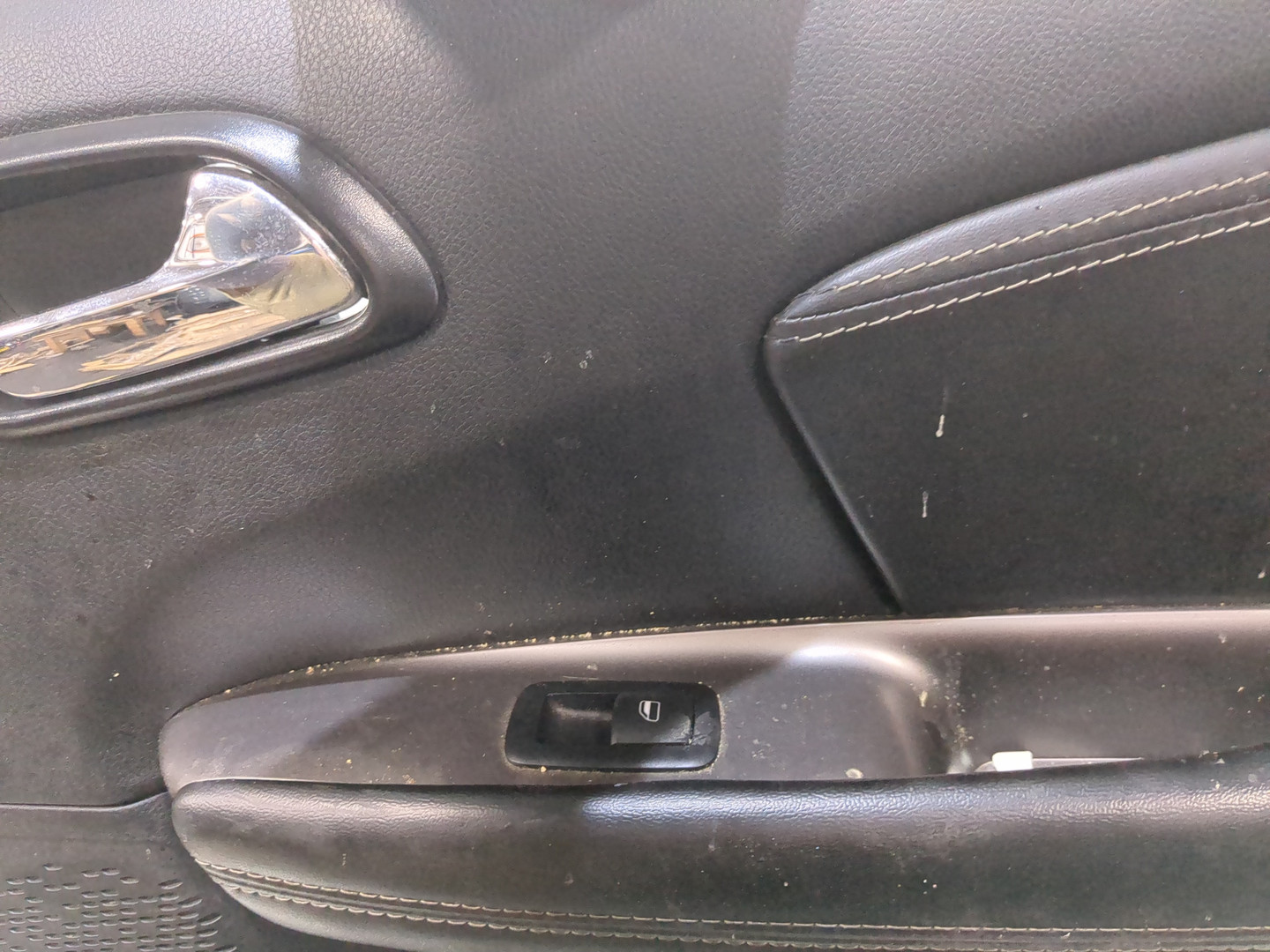 Обшивка двери задней правой