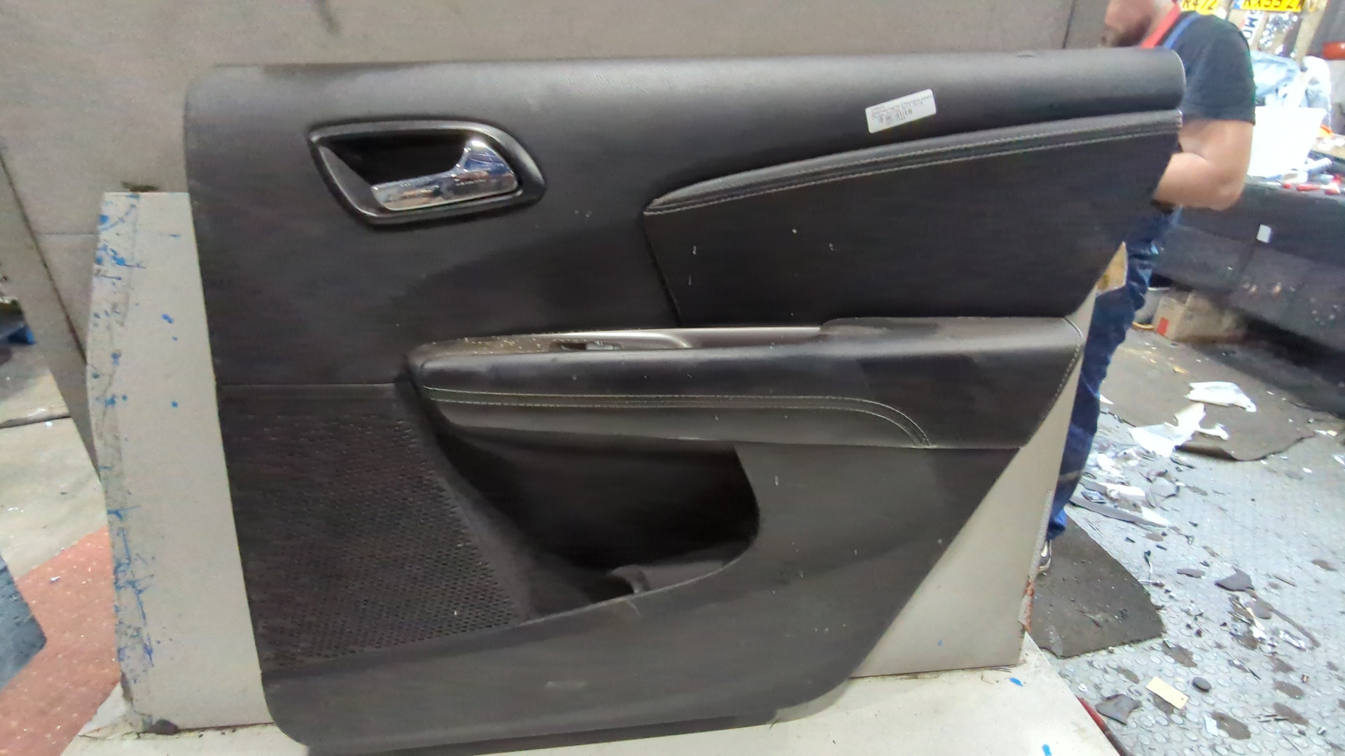 Обшивка двери задней правой