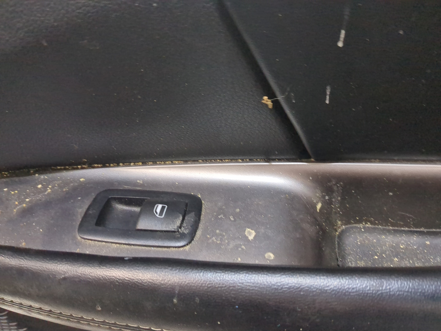 Обшивка двери задней правой