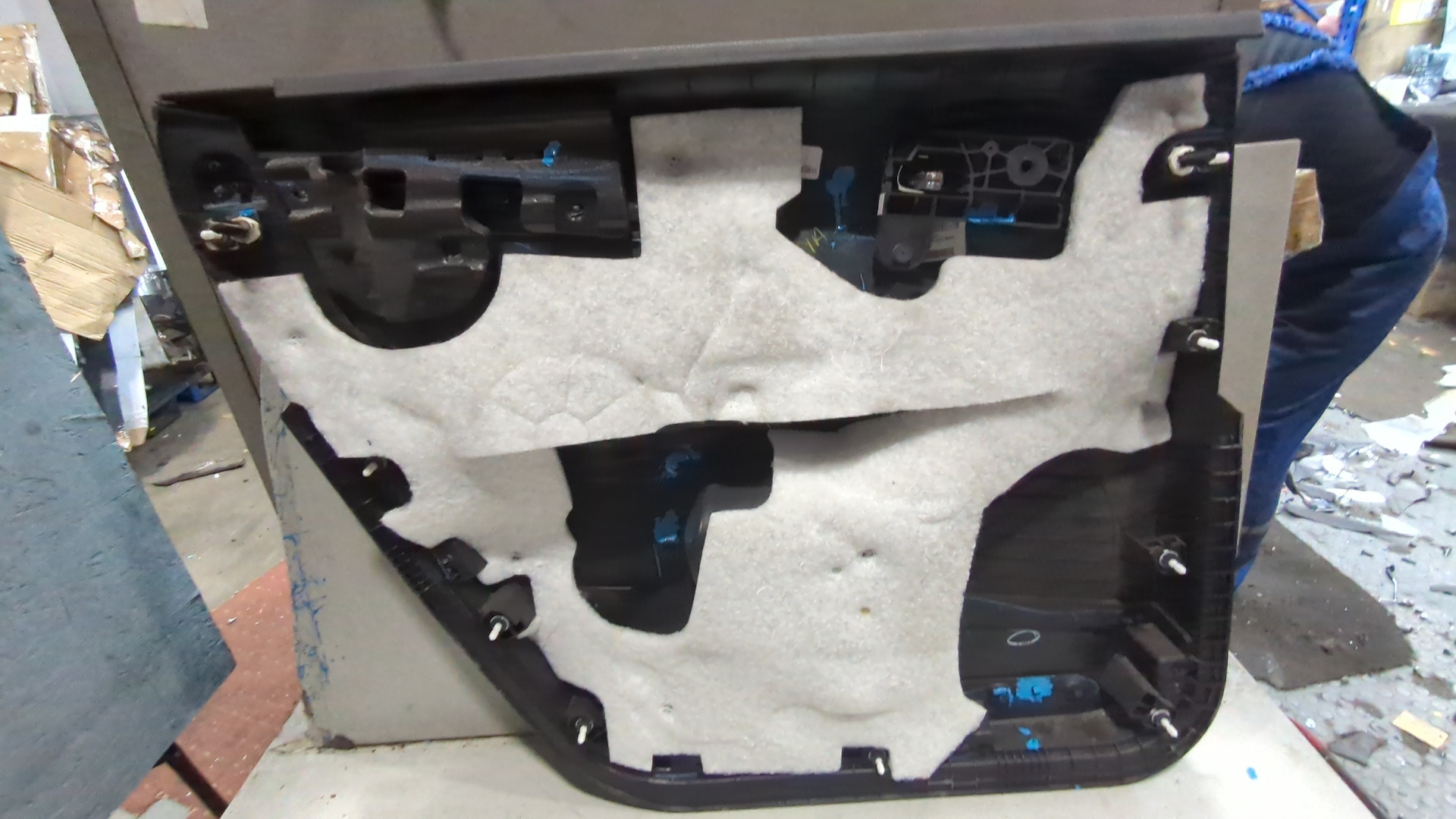 Обшивка двери задней правой