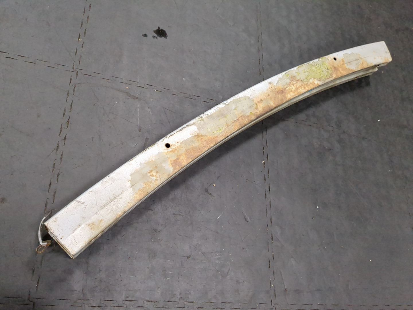 Усилитель переднего бампера