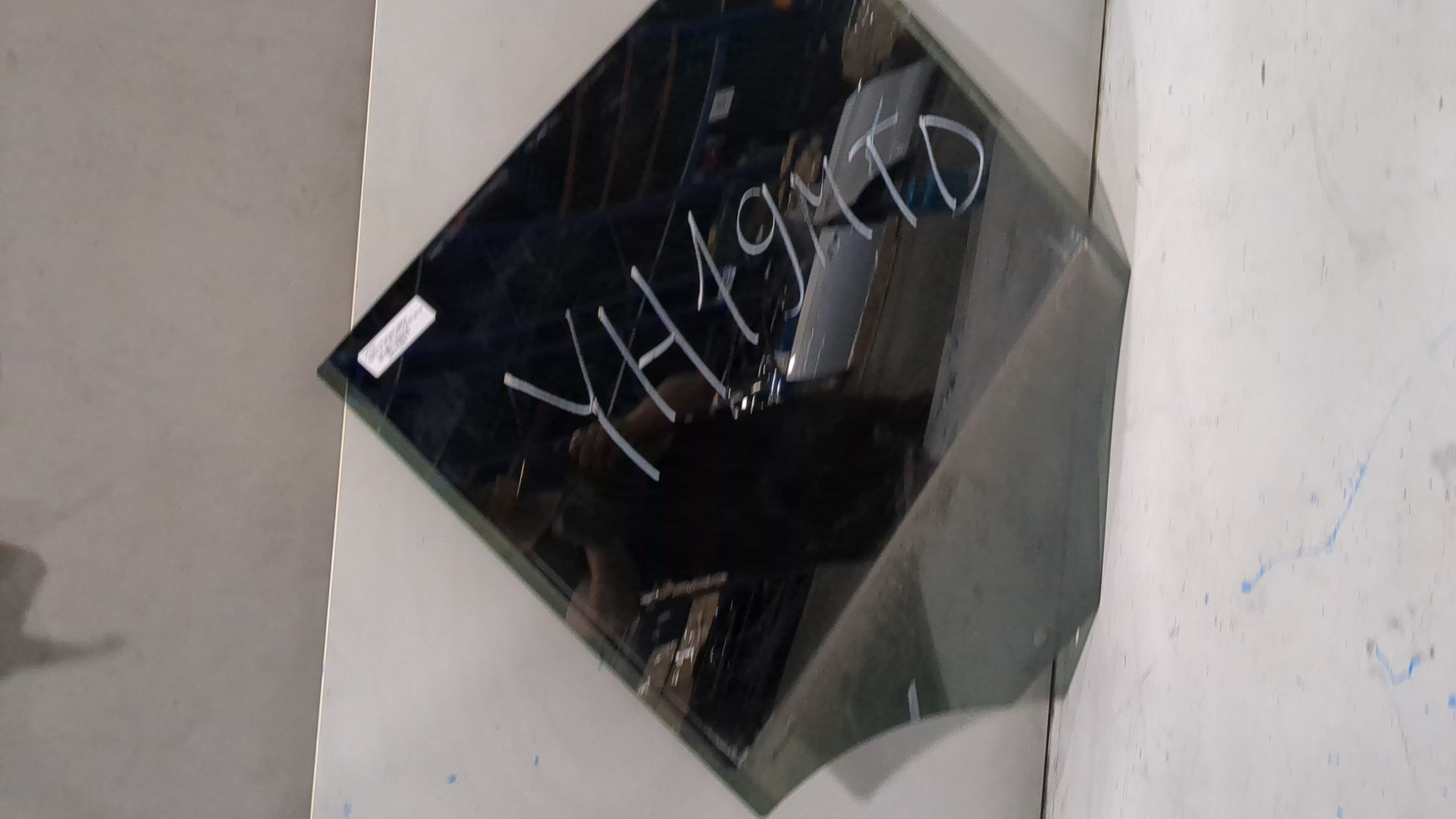 Стекло двери задней левой