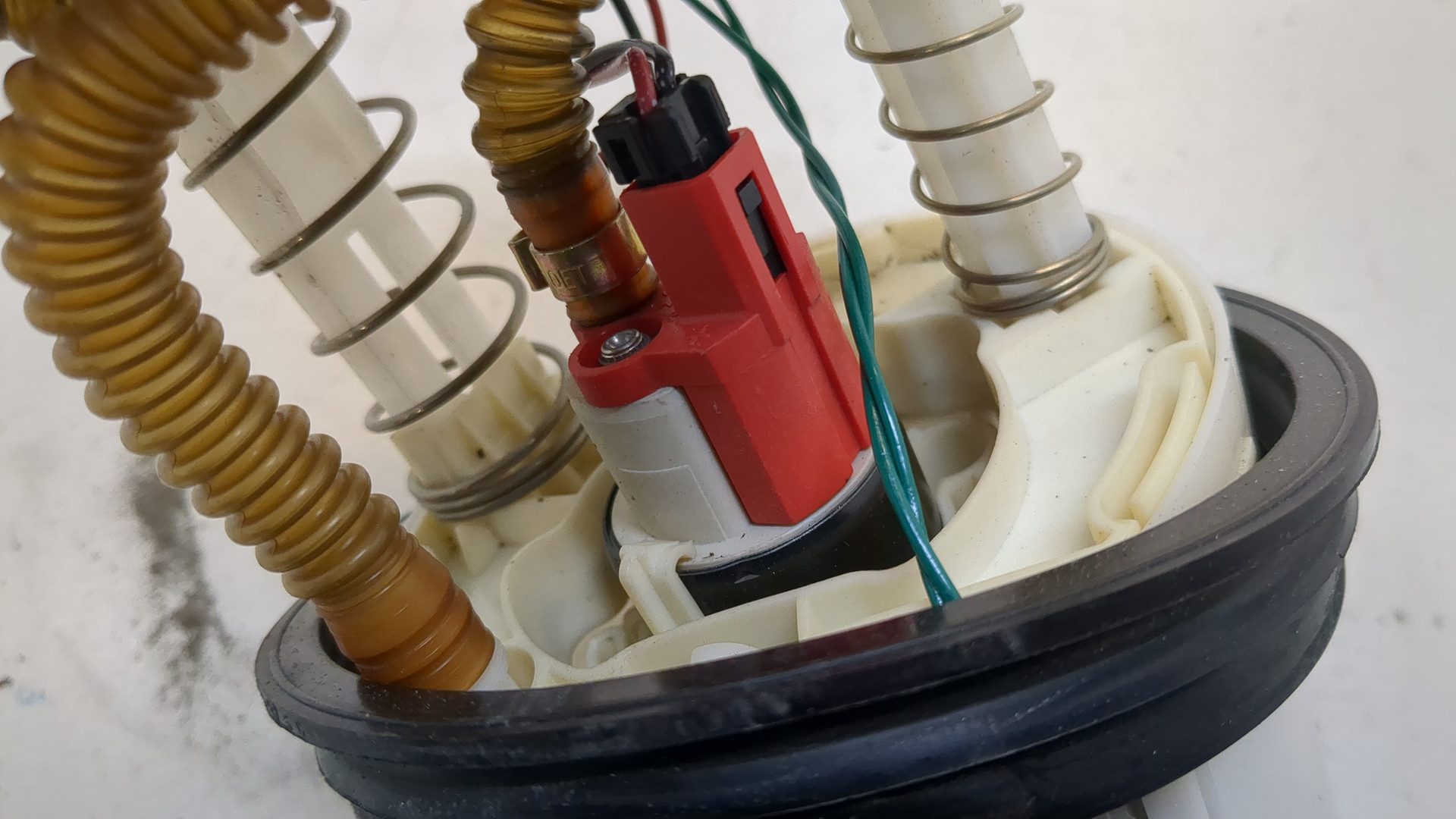 Насос топливный электрический