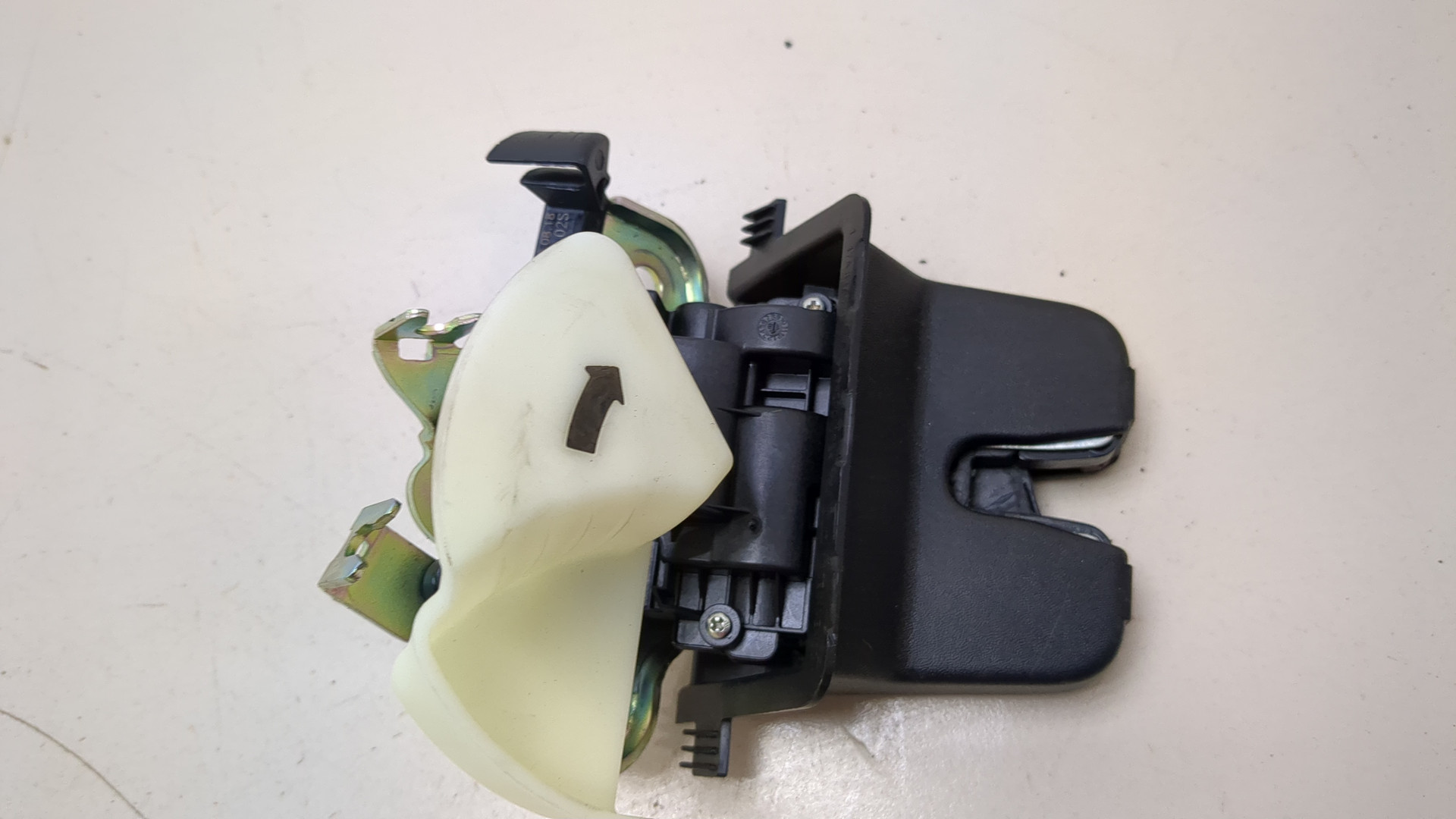 Замок багажника