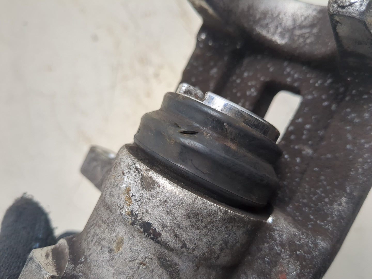 Суппорт задний правый