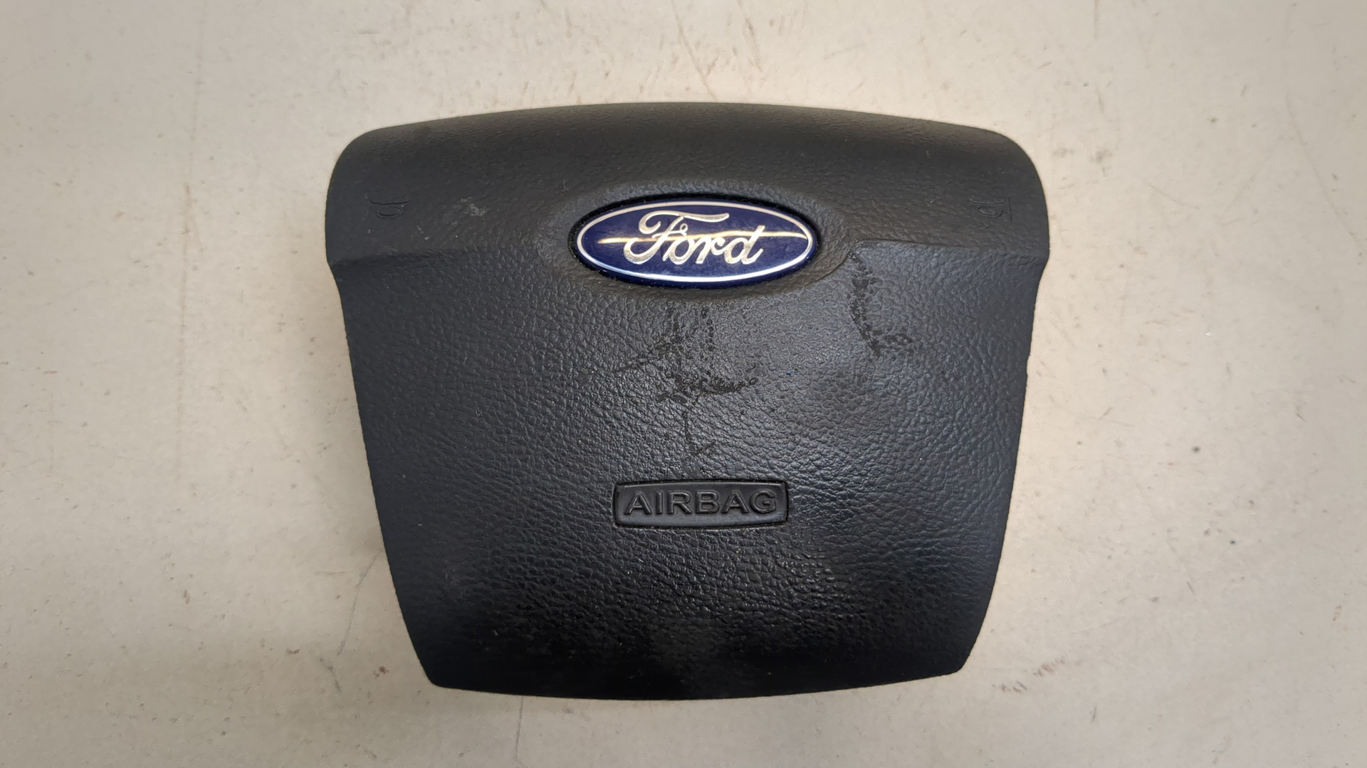 Подушка безопасности в рулевое колесо