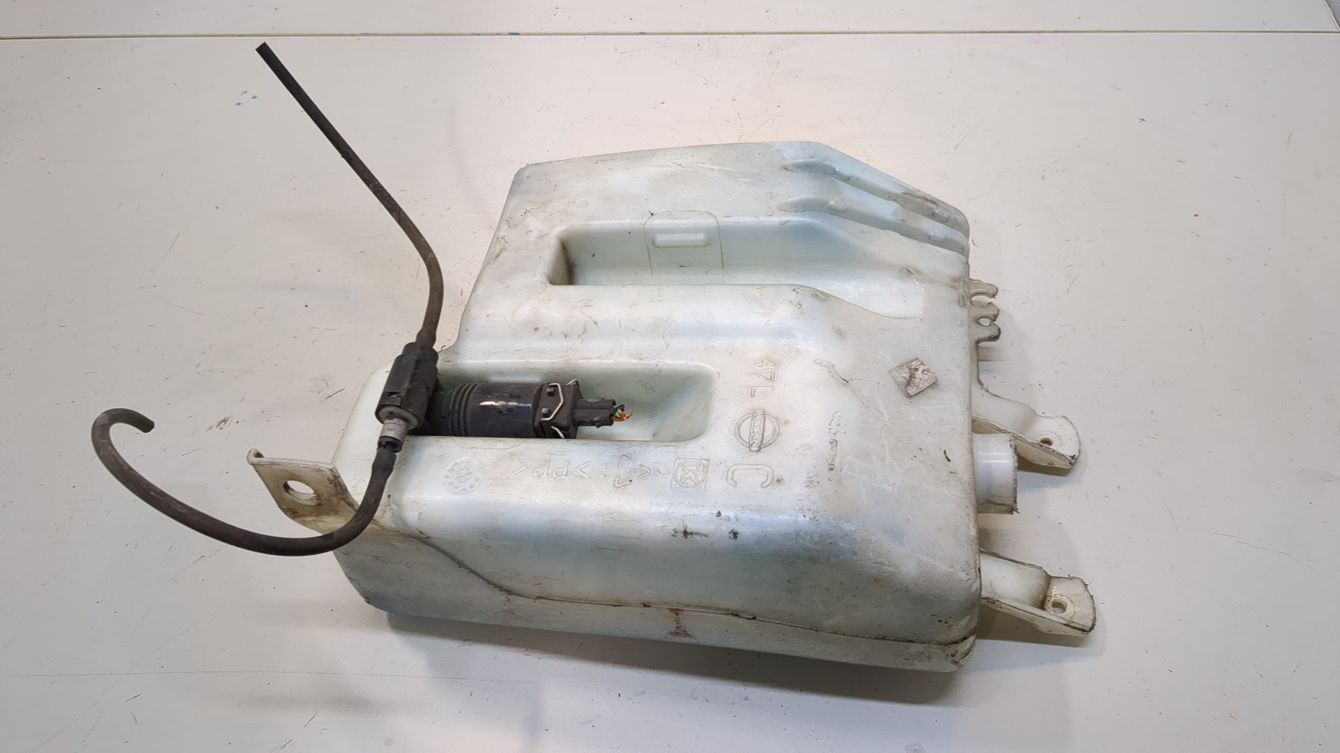 Бачок омывателя лобового стекла