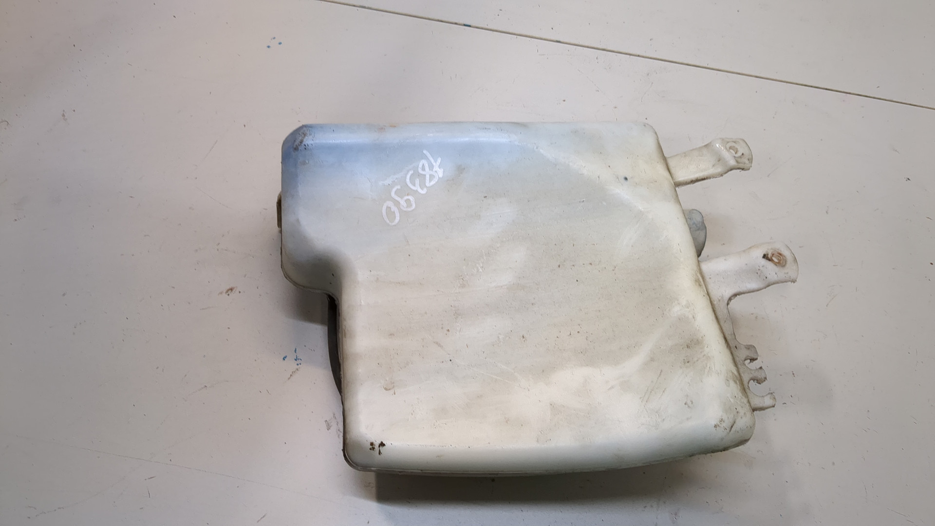 Бачок омывателя лобового стекла