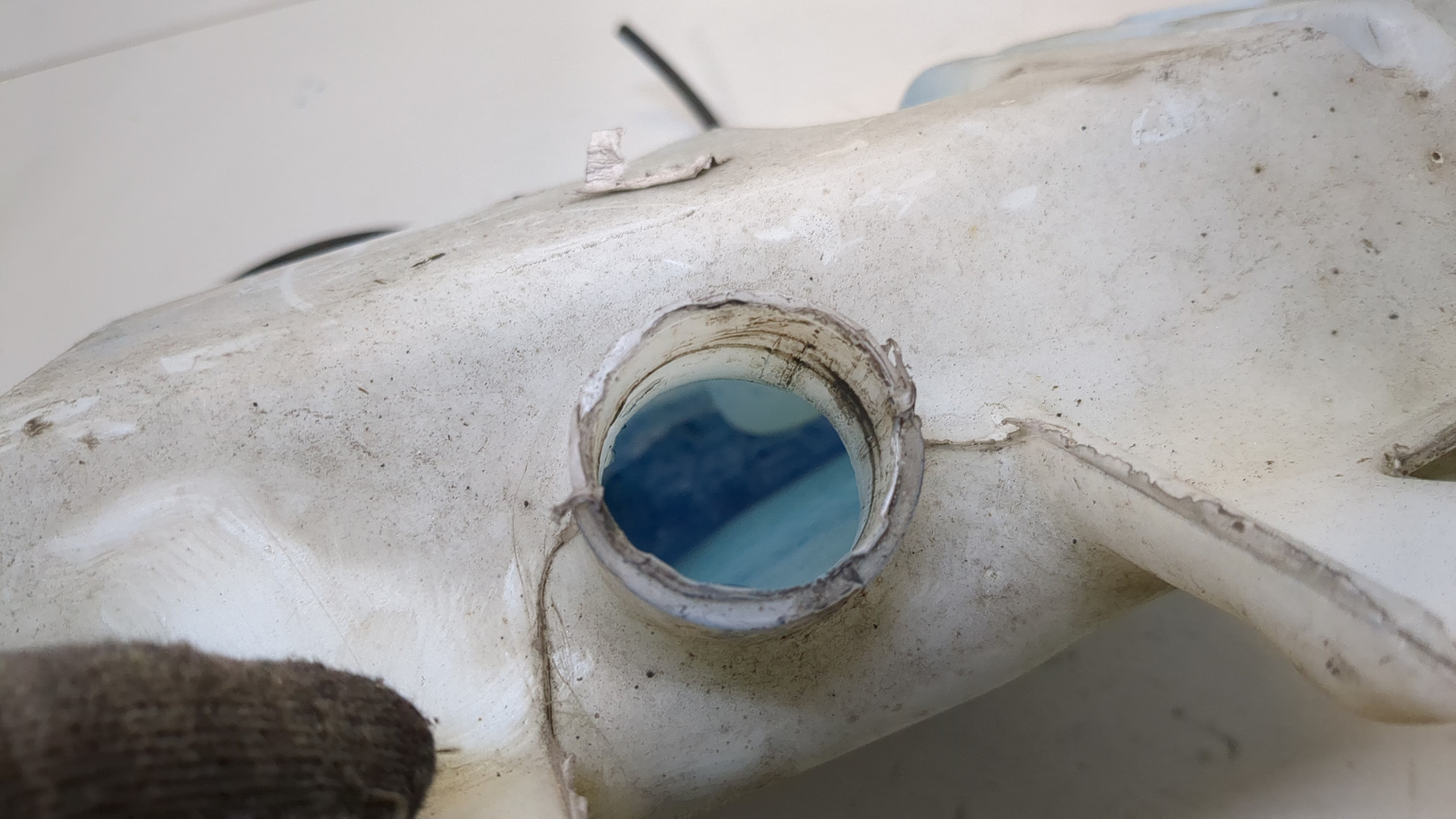 Бачок омывателя лобового стекла