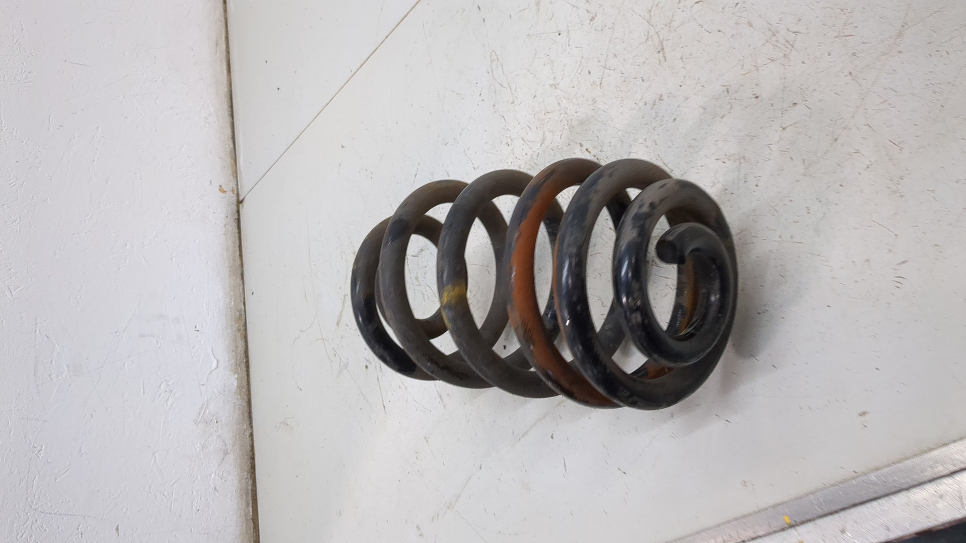 Пружина задняя