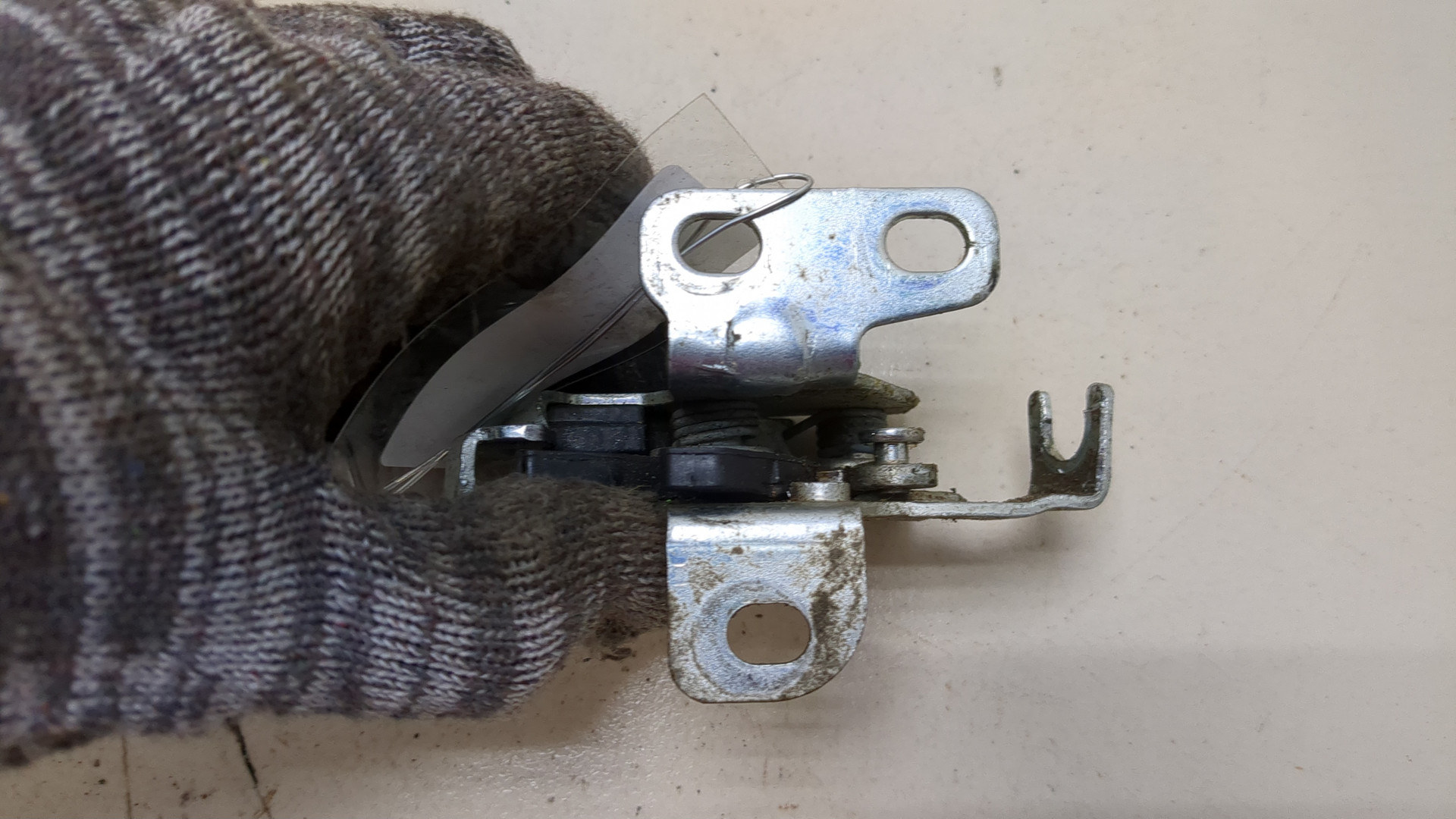 Замок двери задней левой