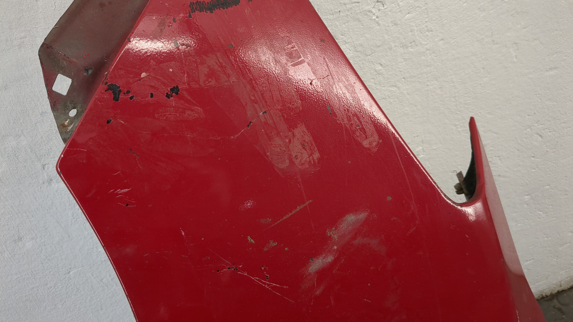 Крыло переднее левое