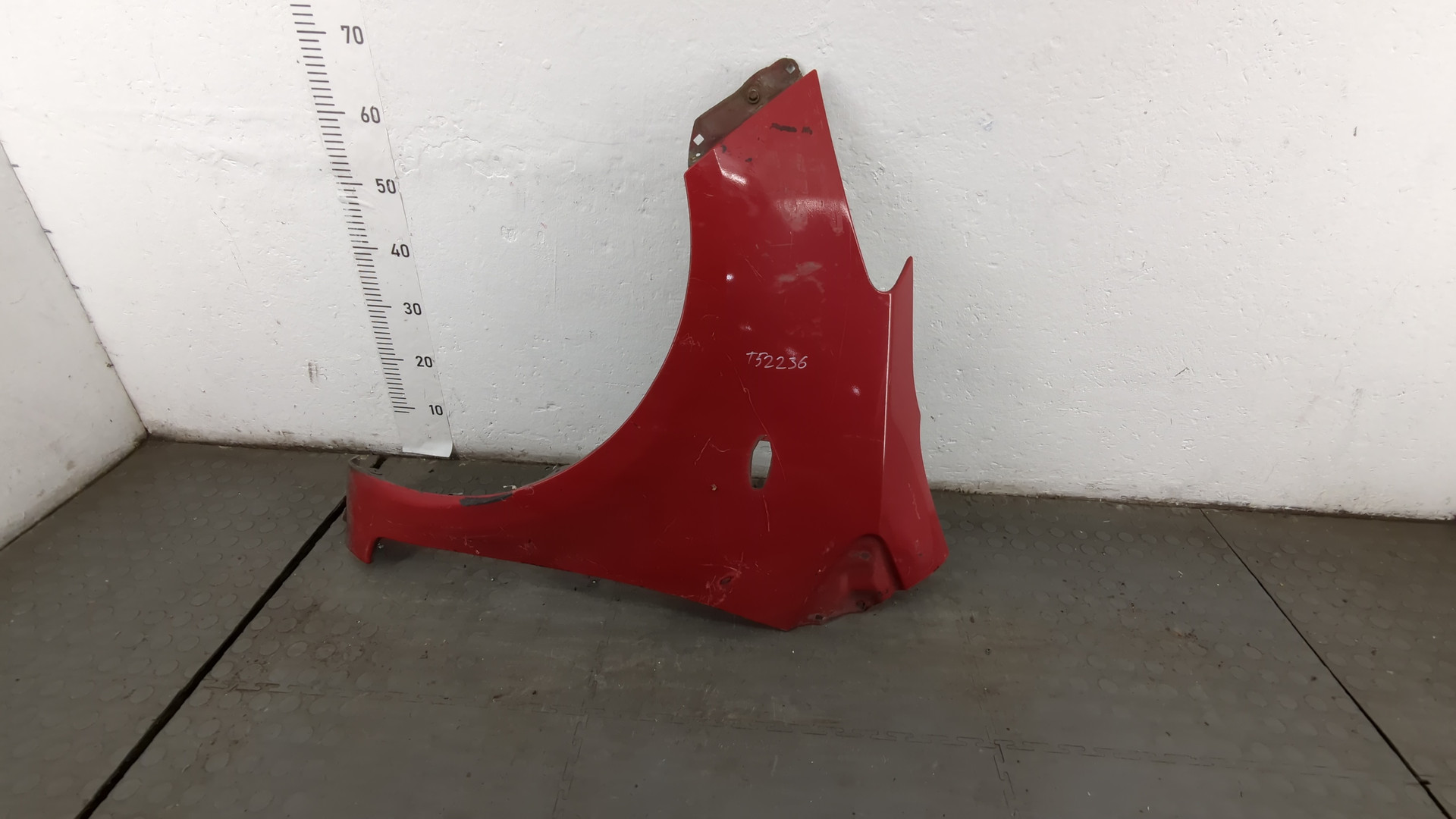 Крыло переднее левое