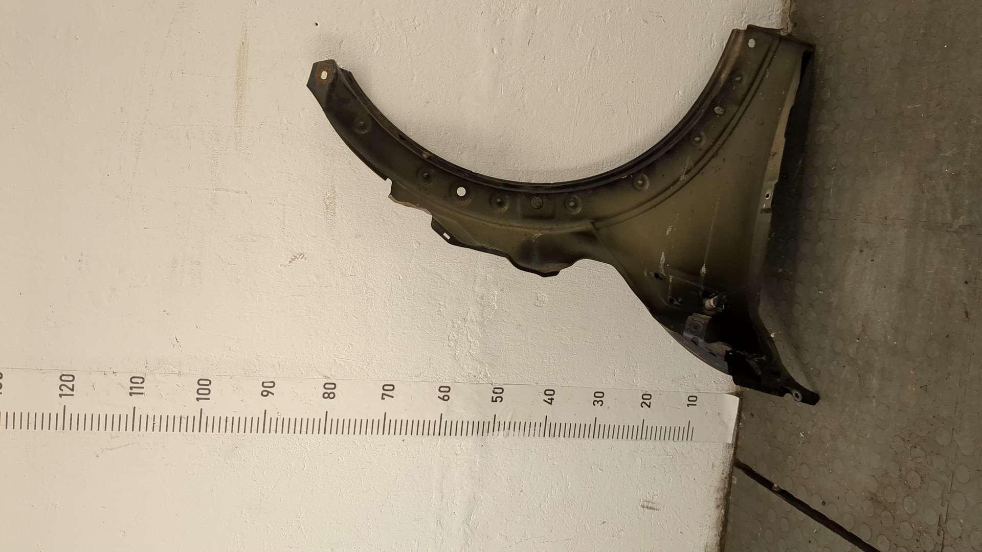 Крыло переднее левое