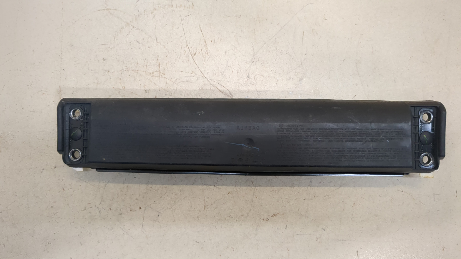 Подушка безопасности нижняя (для колен)