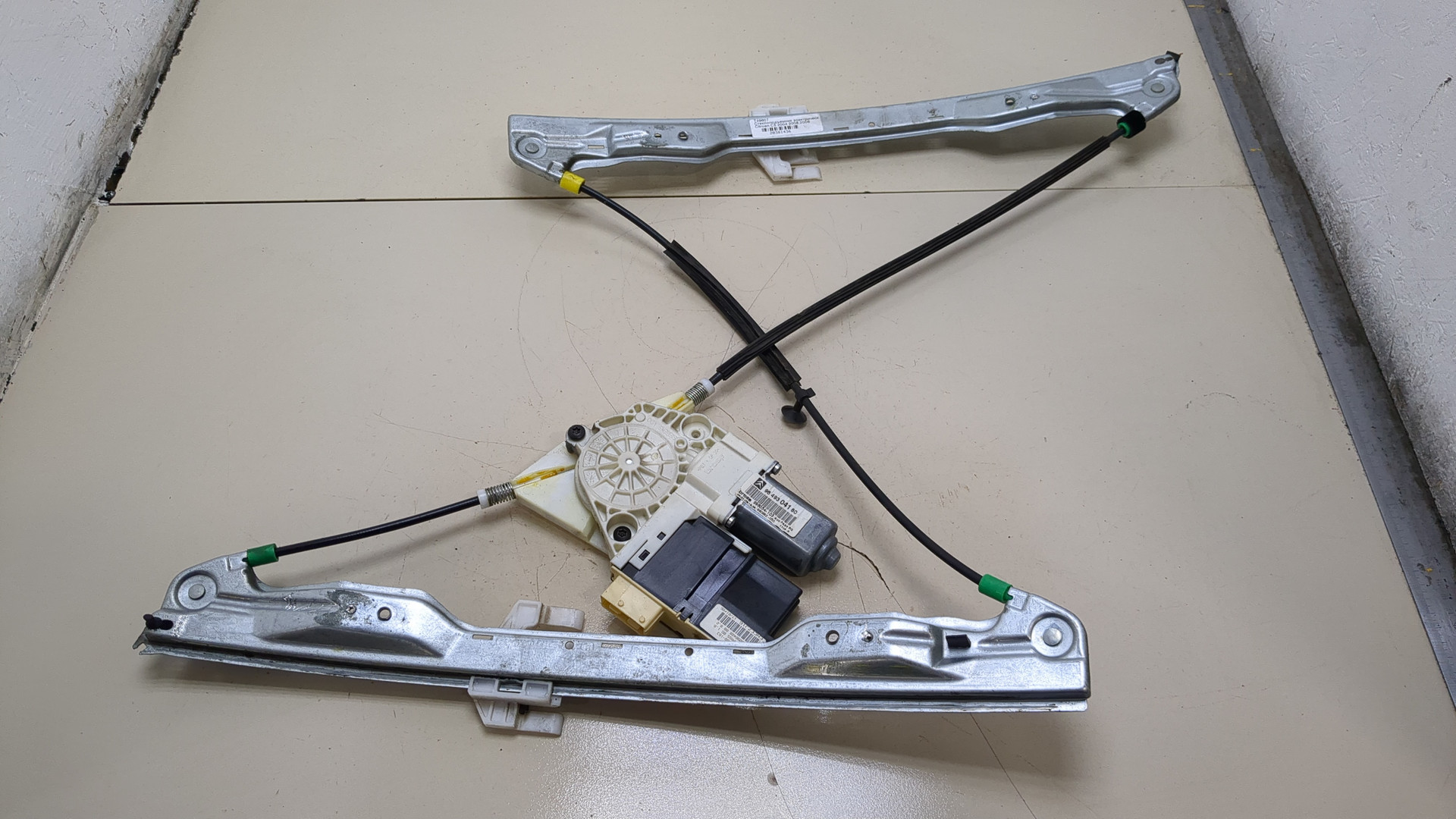 Стеклоподъемник электр. передний левый