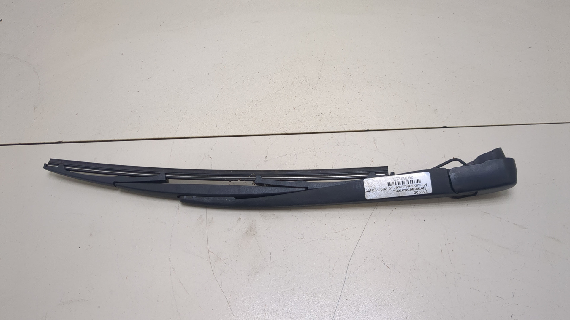 Поводок стеклоочистителя заднего