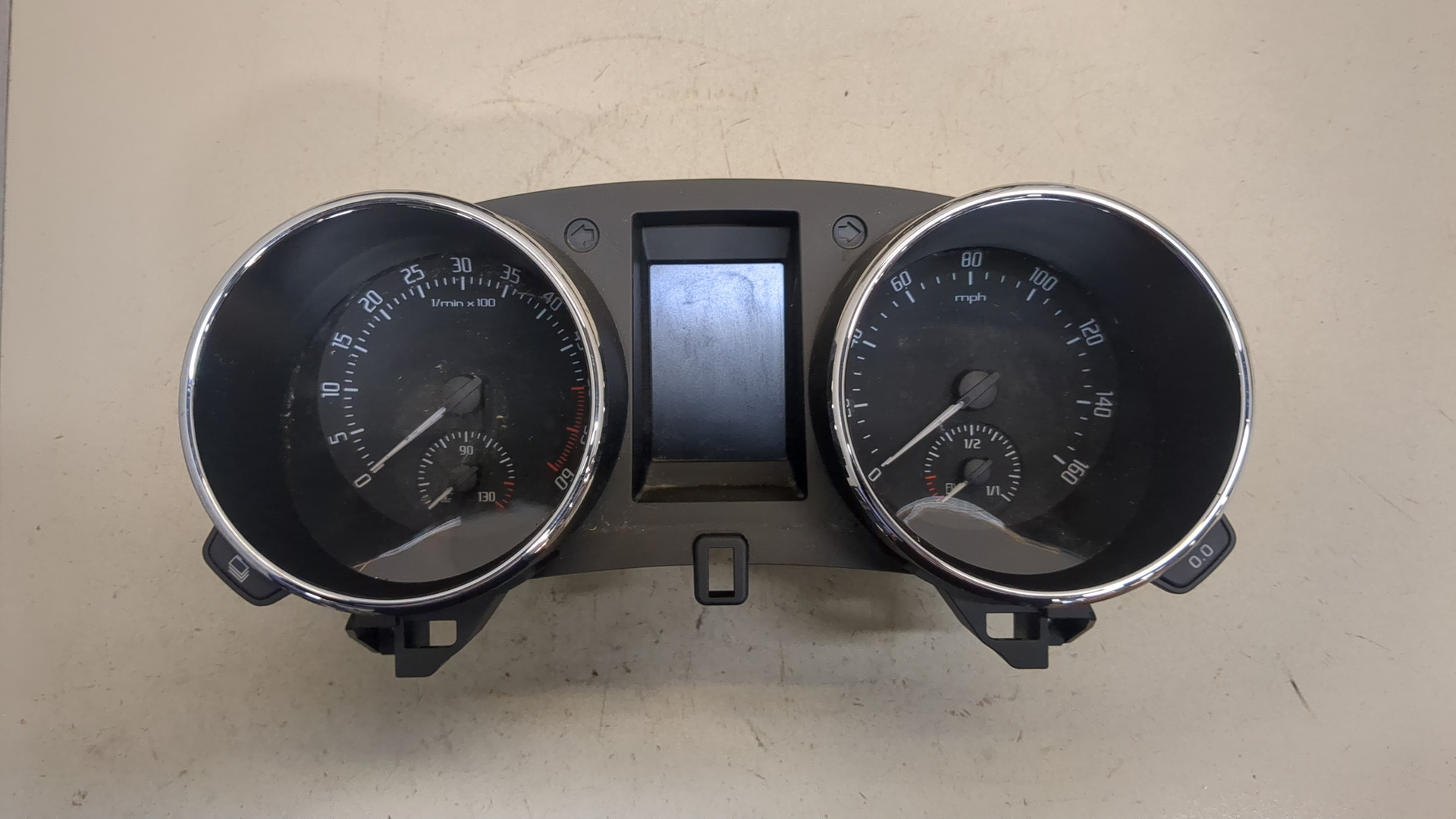 Панель приборов