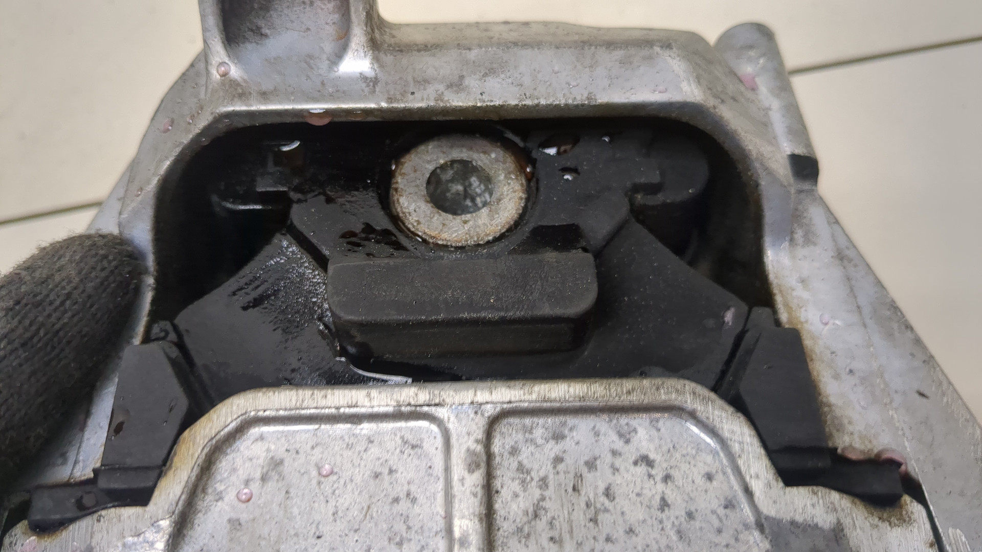 Опора двигателя