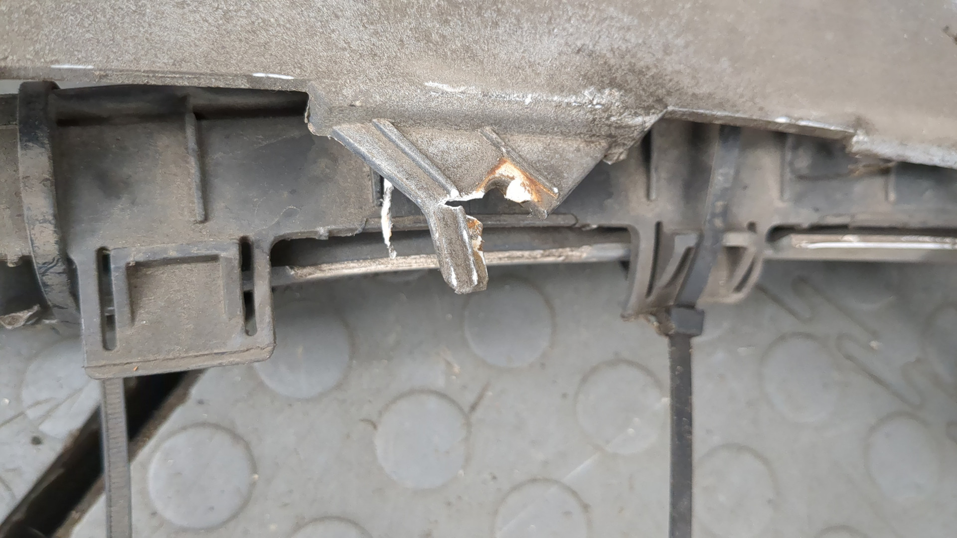 Бампер передний