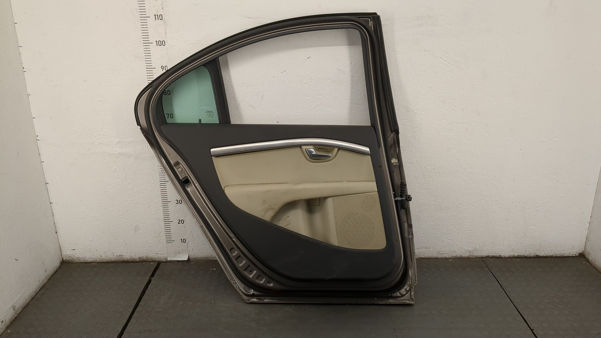 Дверь задняя левая