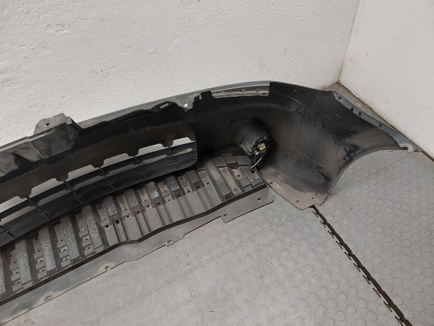 Бампер передний